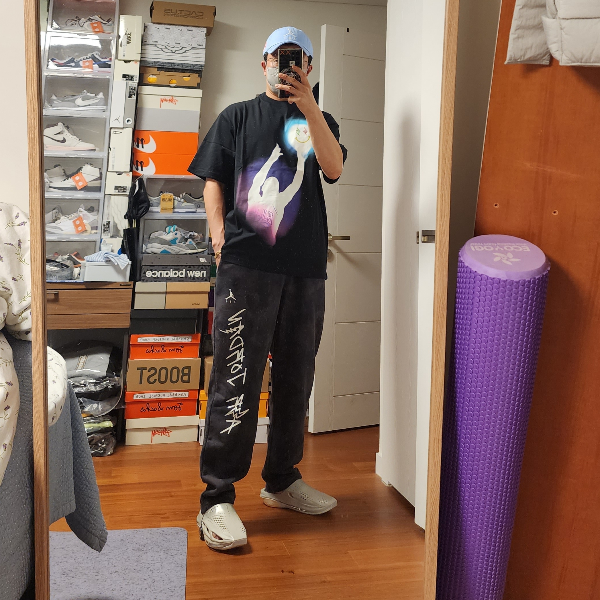 Jordan x J Balvin Fleece Pants Black - Asia, Jordan x J Balvin S/S T-Shirt Black - Asia 착용 스타일 - 1