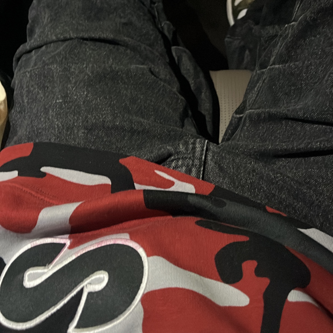 Supreme x Nike Arc Crewneck Red Camo- 22SS 착용 스타일