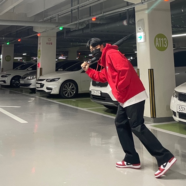 Supreme x Nike Half Zip Hooded Sweatshirt Red - 21SS, Nike x Off-White NRG Pants Black 착용 스타일 - 2