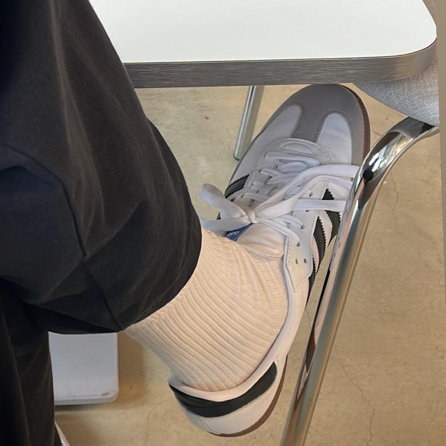 Adidas Samba Vegan White Black 착용 스타일 - 1