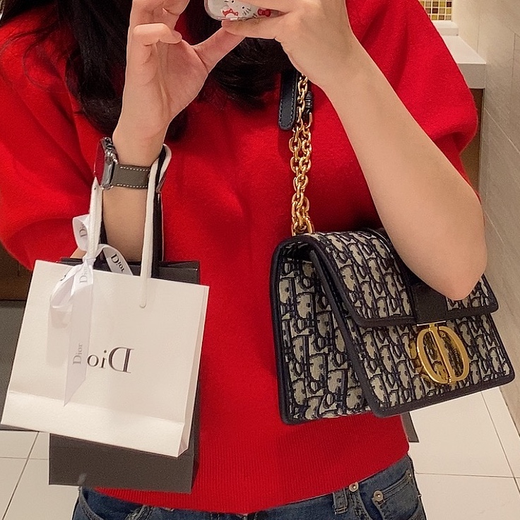 Dior 30 Montaigne Chain Bag Blue Dior Oblique Jacquard 착용 스타일 - 2