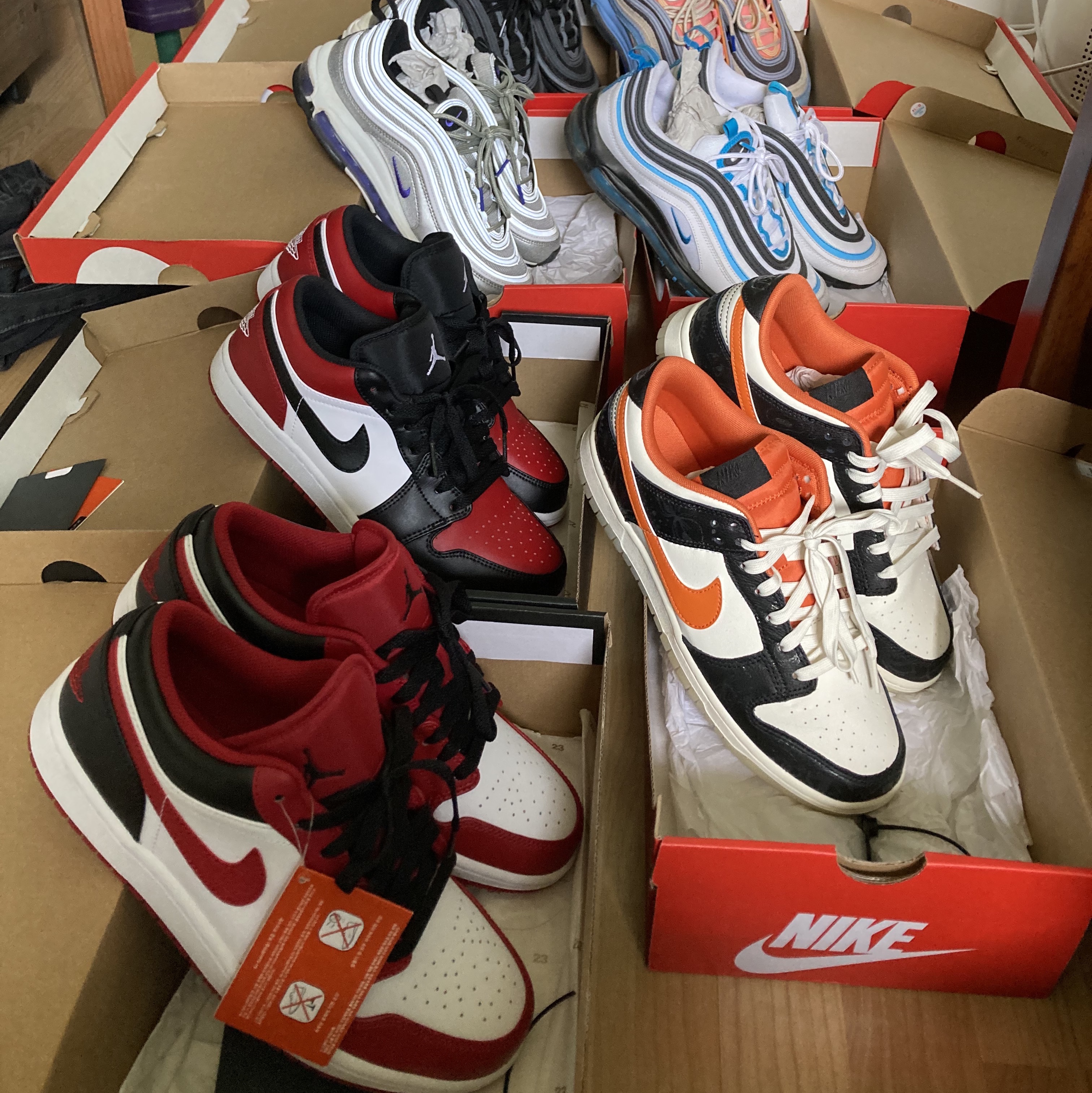Jordan 1 Low White Gym Red Black, Nike Dunk Low Retro PRM Halloween 착용 스타일 - 2