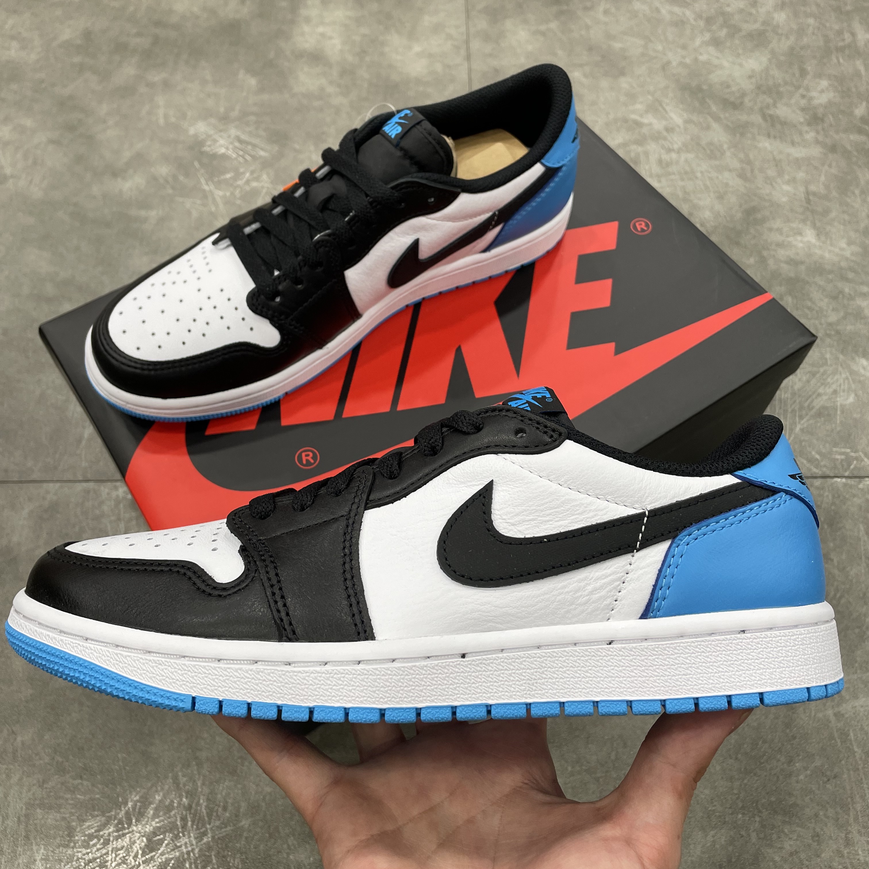 Jordan 1 Retro Low OG Black and Dark Powder Blue 착용 스타일