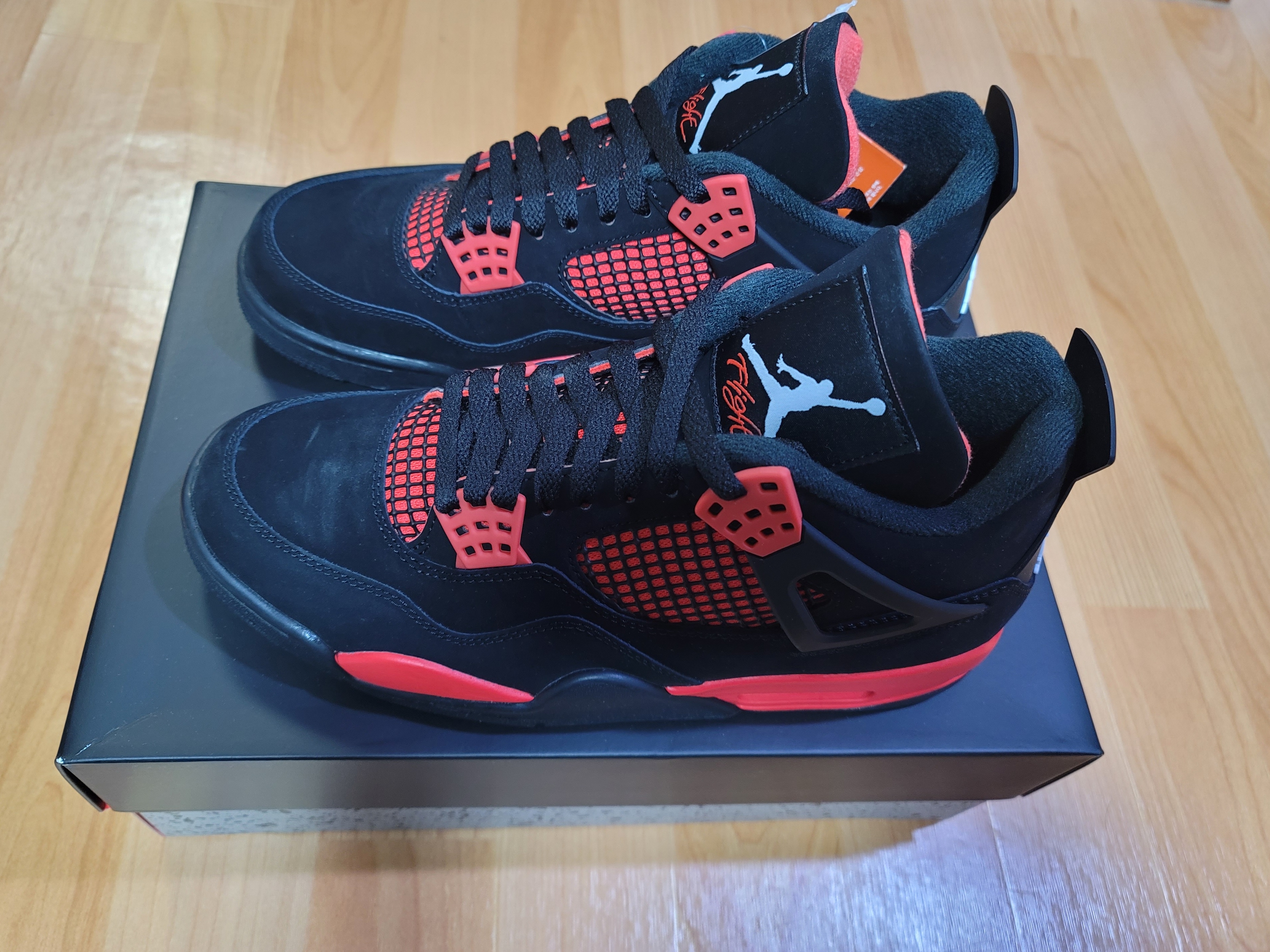 Jordan 4 Retro Crimson 착용 스타일 - 1