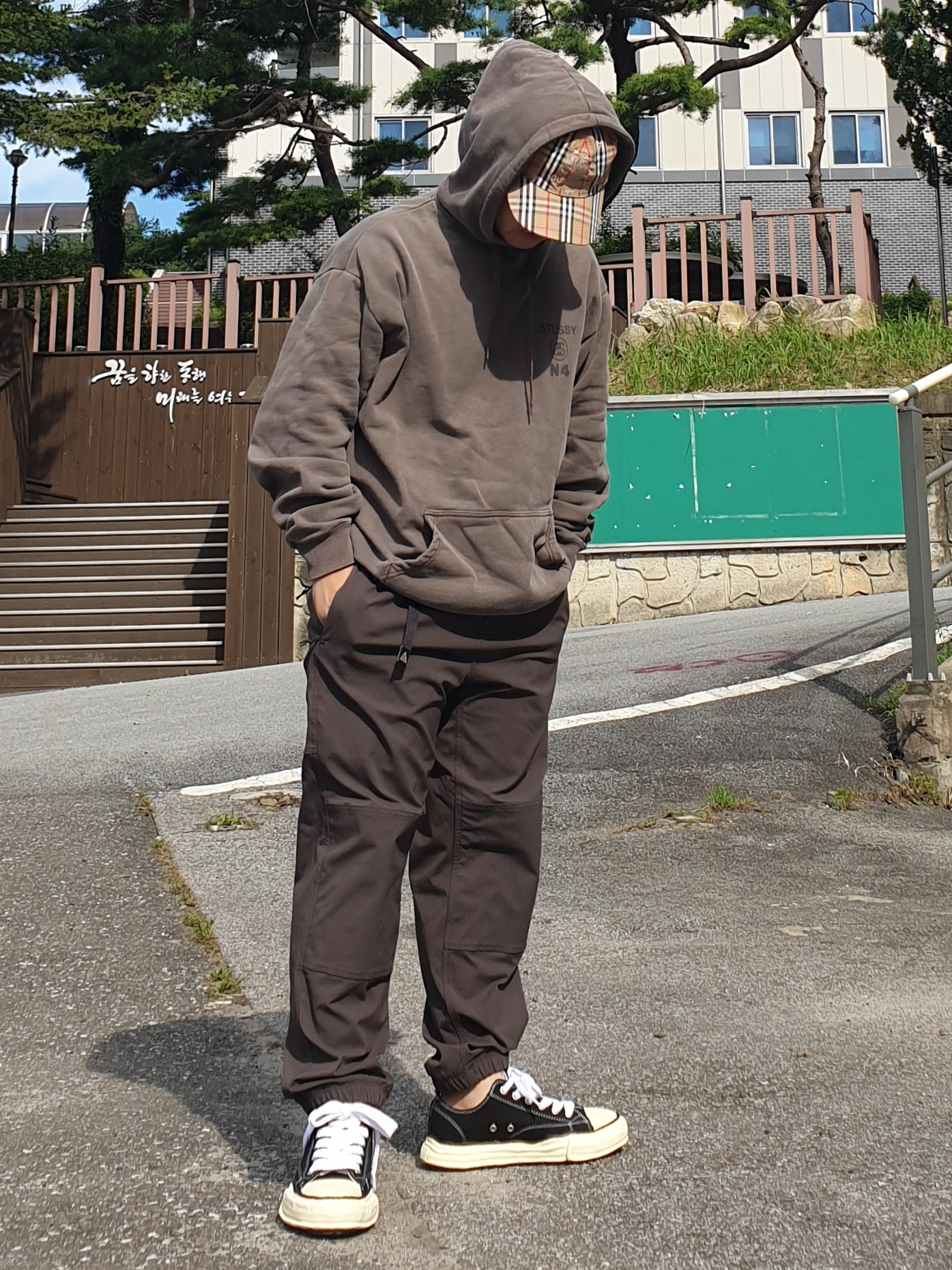 Maison Mihara Yasuhiro Peterson VL OG Sole Canvas Low-top Sneakers Black, Supreme x Burberry Denim 6-Panel Beige - 22SS 착용 스타일