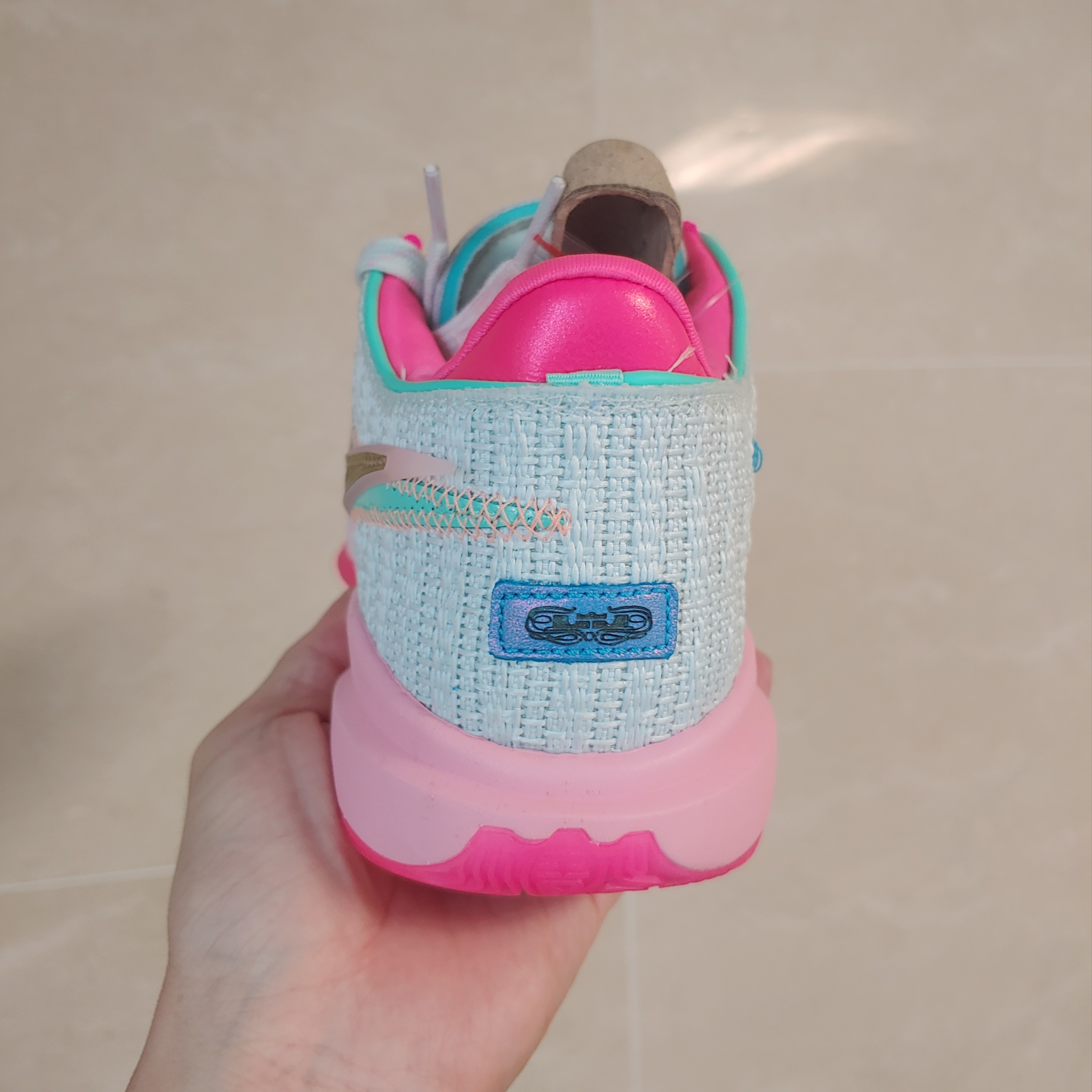 Nike LeBron XX EP Barely Green 착용 스타일 - 4