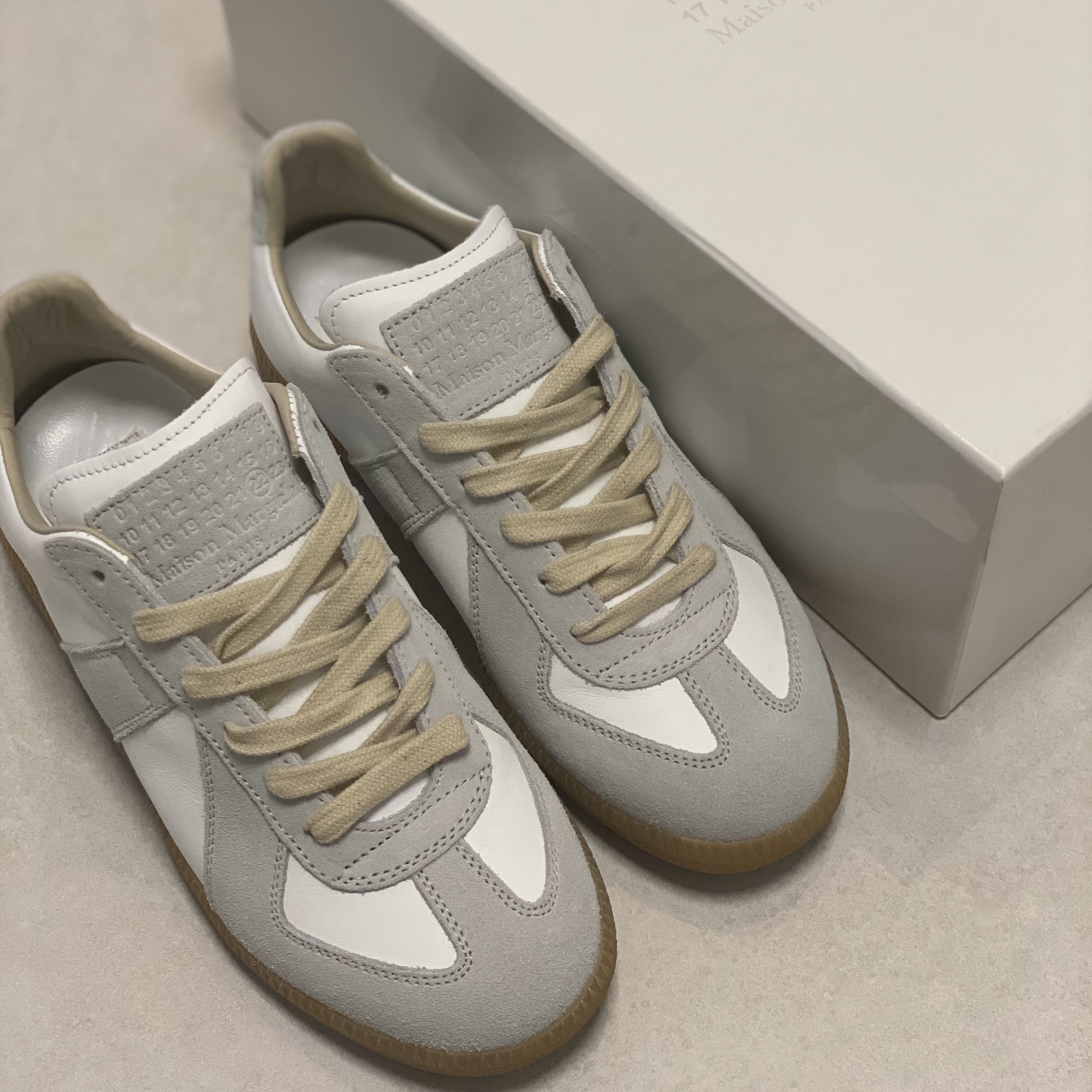 Maison Margiela Calfskin Replica Sneakers 착용 스타일