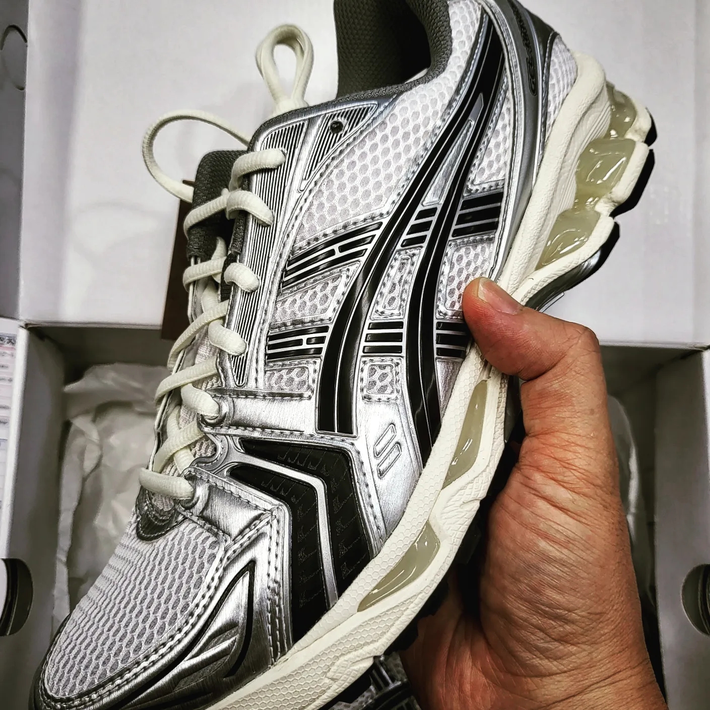 Asics x JJJJound Gel-Kayano 14 Silver Black 착용 스타일