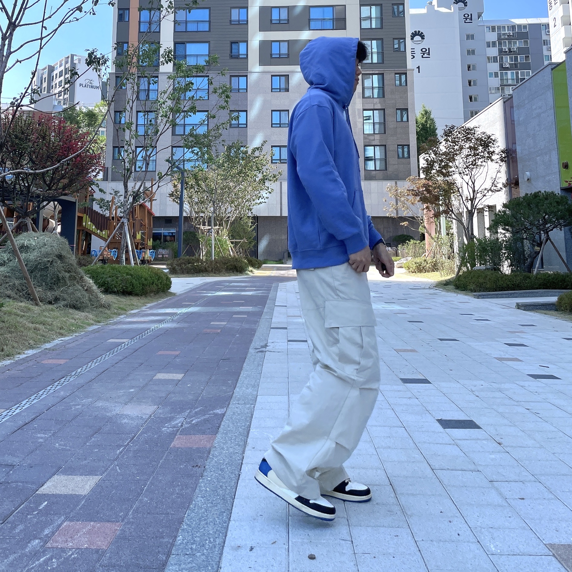 Jordan 1 x Travis Scott x Fragment Retro Low OG SP Military Blue 착용 스타일