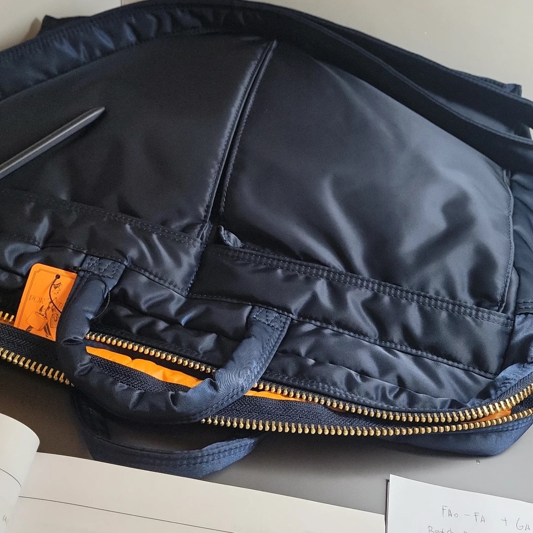 Porter Tanker 2Way Briefcase Iron Blue 착용 스타일