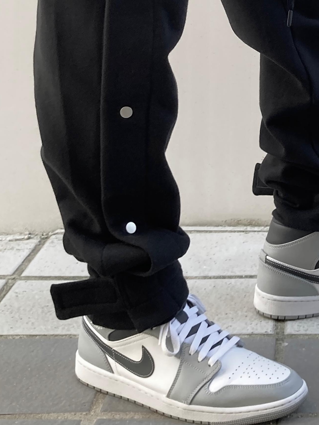Jordan 1 Mid Light Smoke Grey Anthracite 착용 스타일 - 4