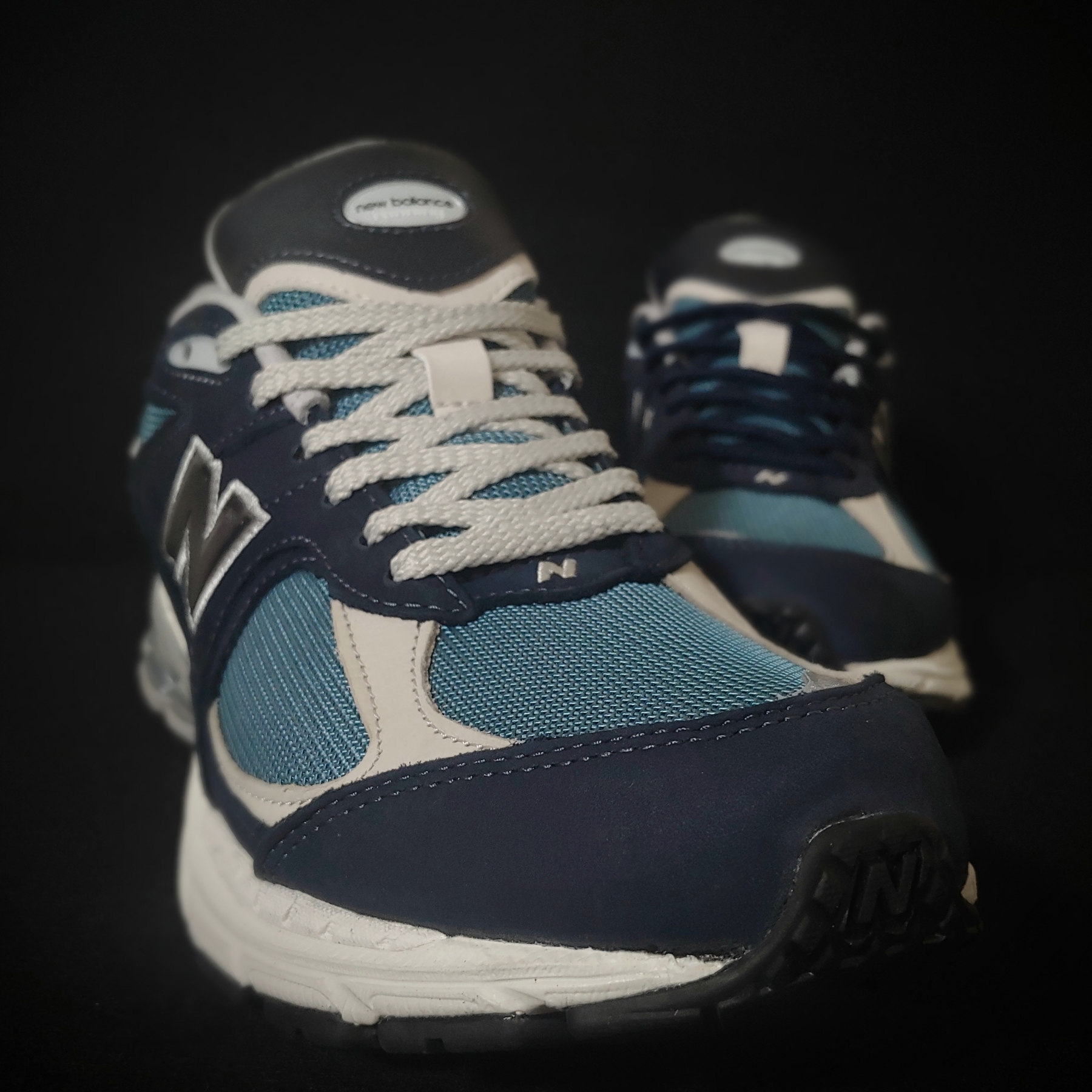 New Balance 2002R Dark Navy 착용 스타일 - 5