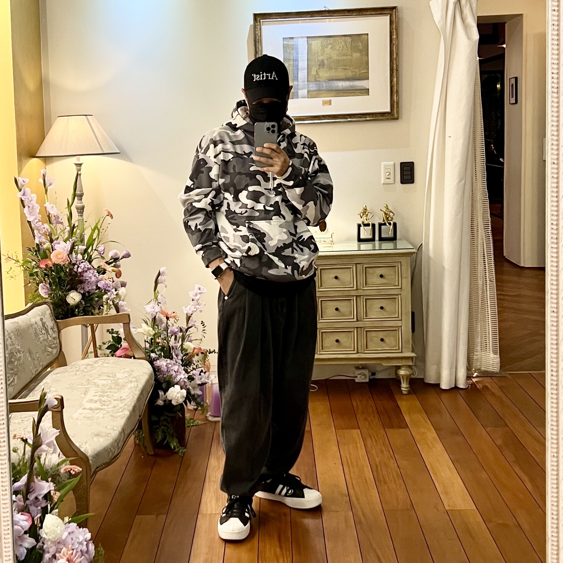 Y-3 Yohji Star Black White, Nike NRG Solo Swoosh Fleece Hoodie Sail White Camo - Asia 착용 스타일 - 3