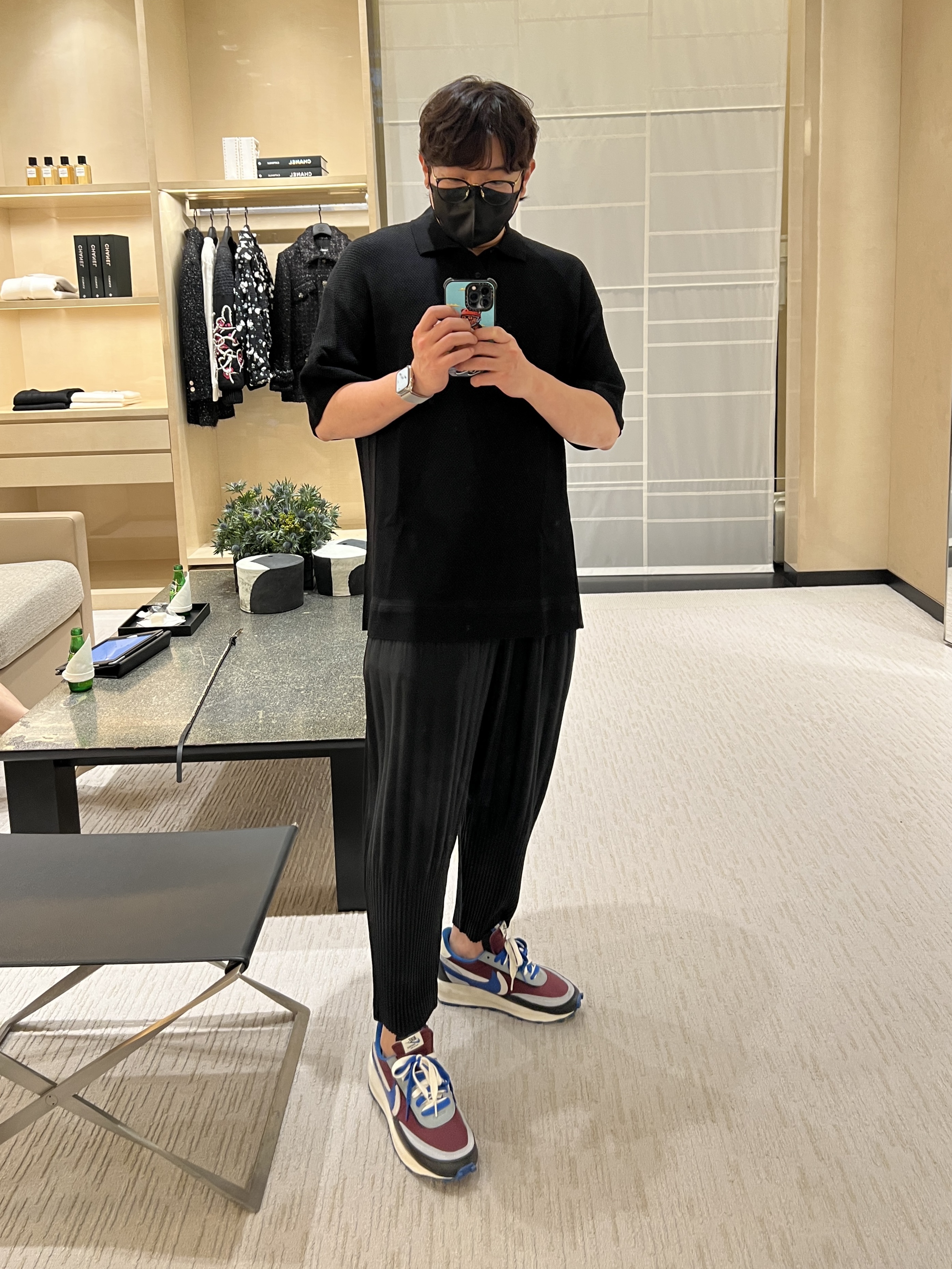 Nike x Sacai x Undercover LDWaffle Night Maroon Team Royal, Homme Plisse Issey Miyake Basics Pants Black 착용 스타일 - 2