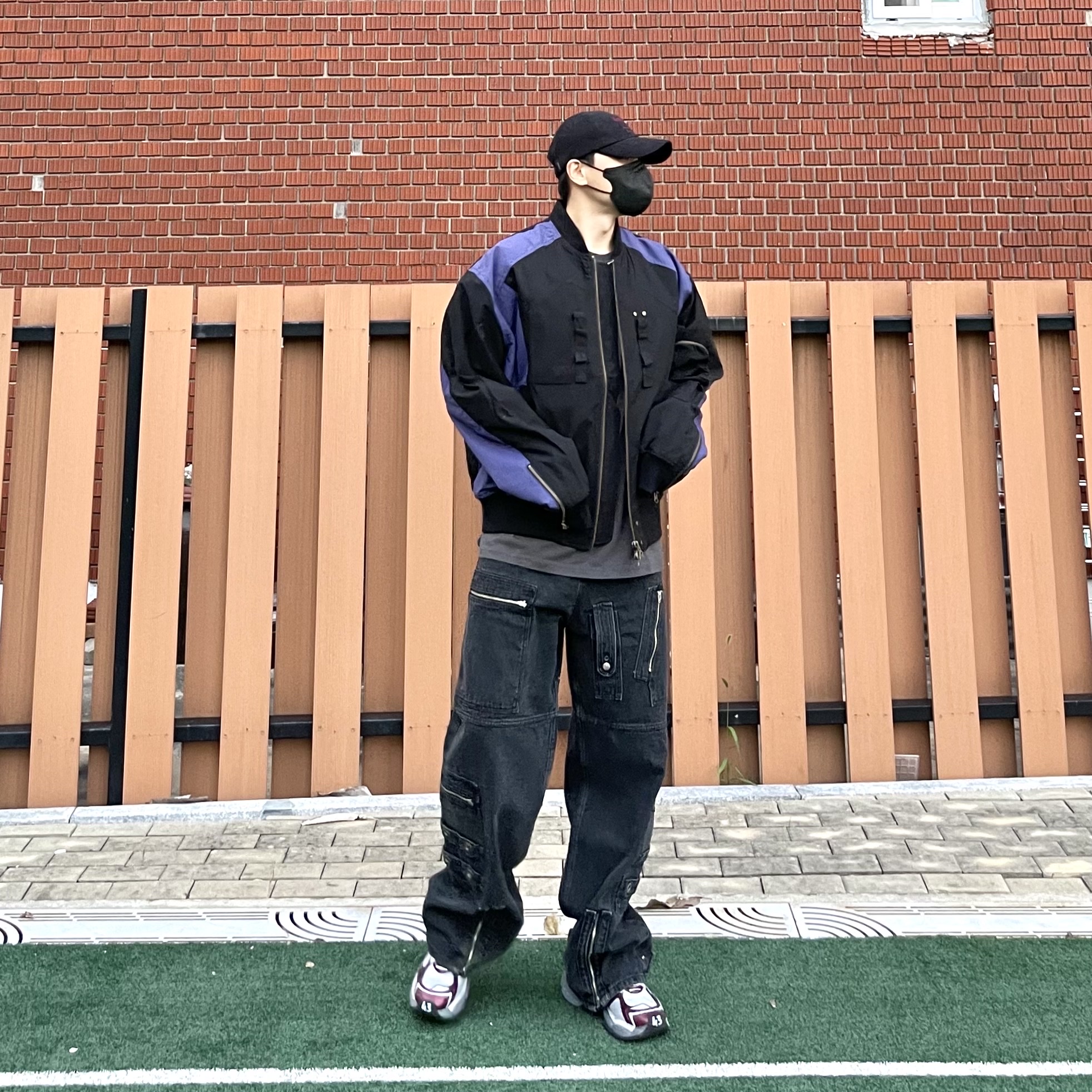 Balenciaga Runner Sneakers Grey Burgundy, Undermycar Stuttgart Vintage Washing Ball Cap Black Red - 22SS 착용 스타일