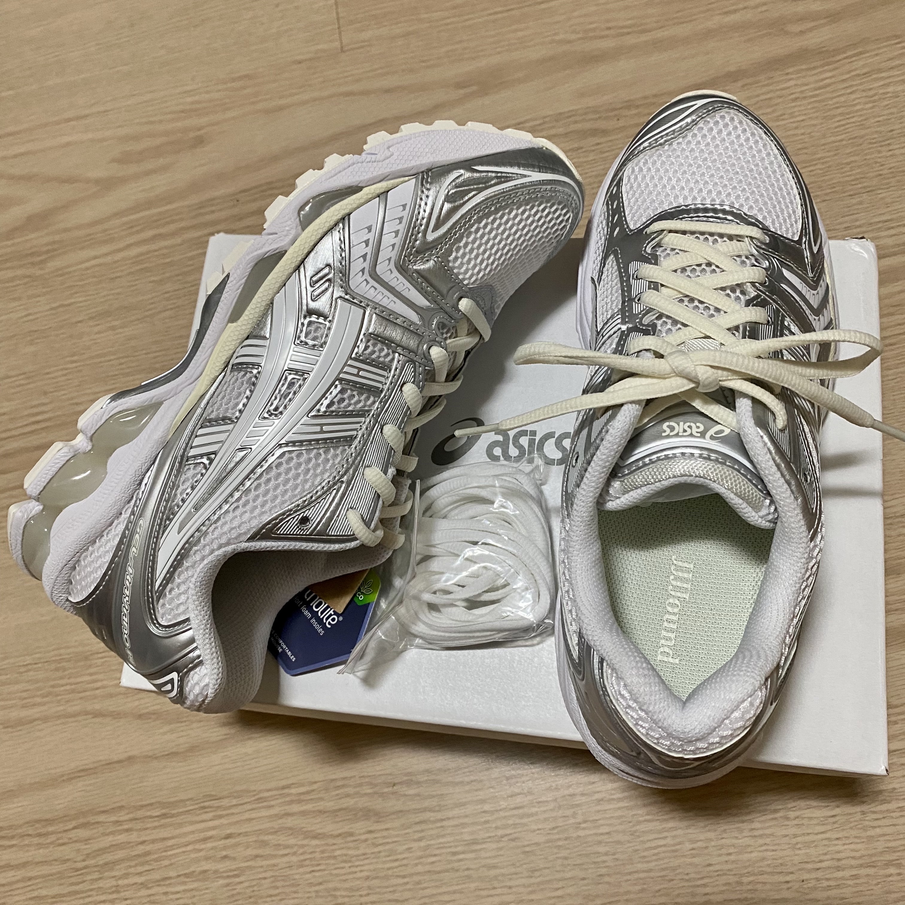 Asics x JJJJound Gel-Kayano 14 Silver White 착용 스타일 - 3