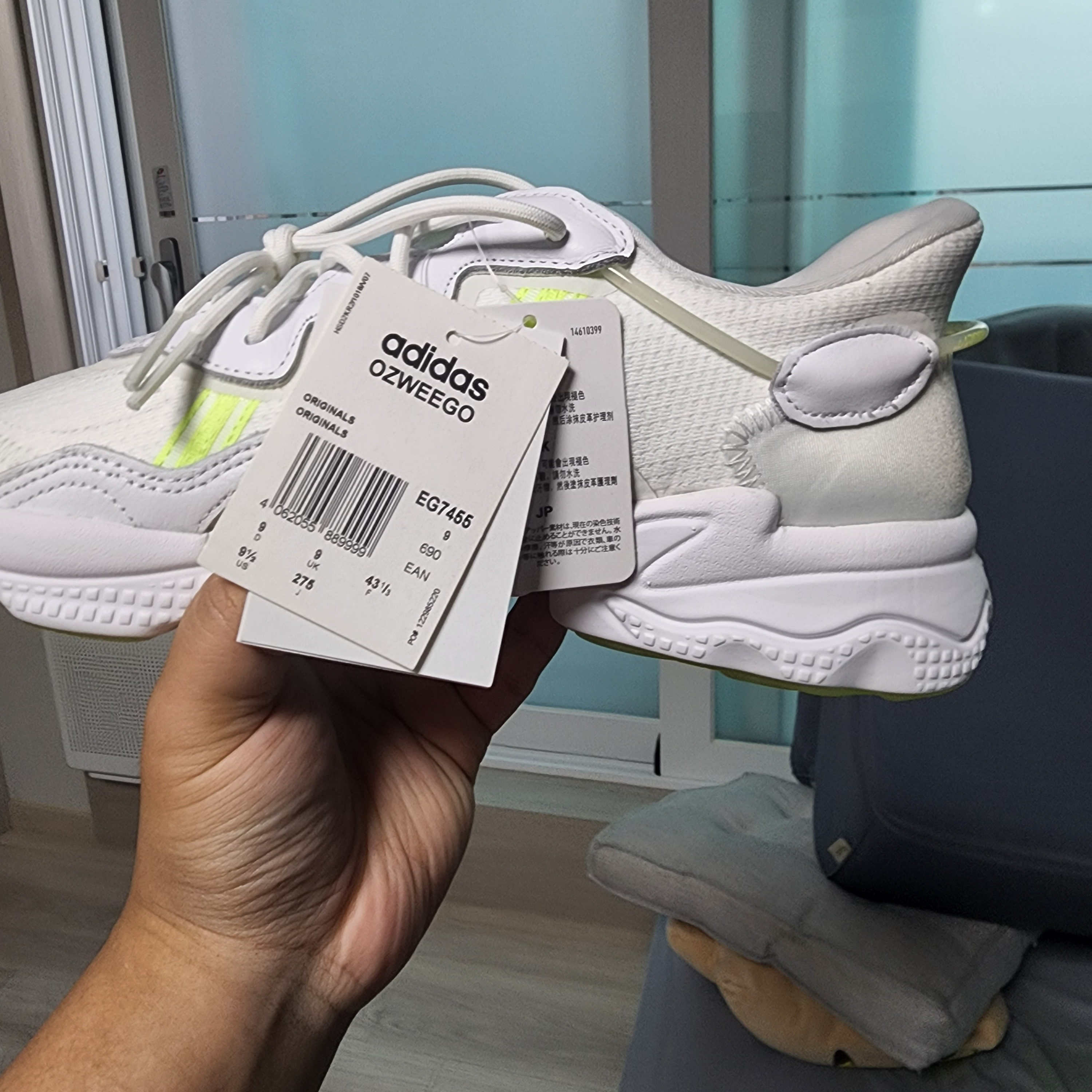 Adidas Ozweego White Hi-Res Yellow - JD Sports Exclusive 착용 스타일 - 2