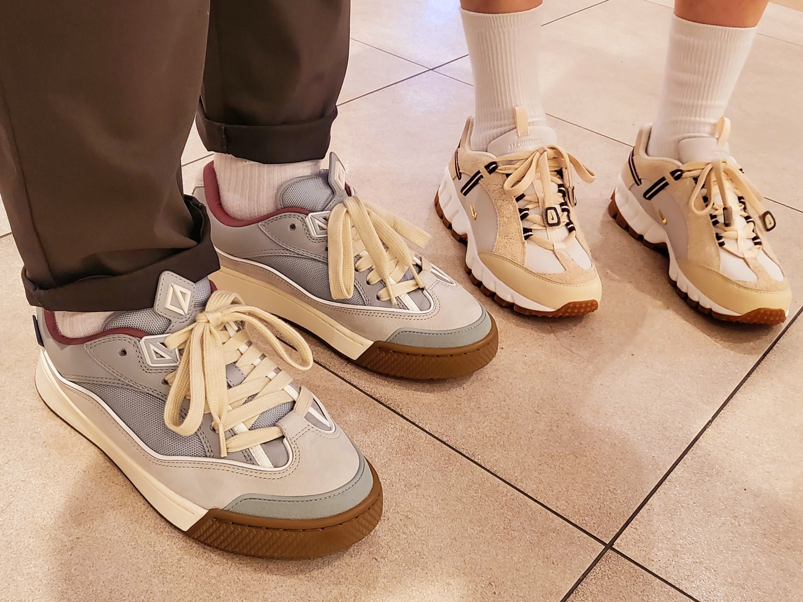 Dior x Cactus Jack B713 Sneakers Grey Mint, Nike x Jacquemus Air Humara LX Light Bone and Gold 착용 스타일 - 2