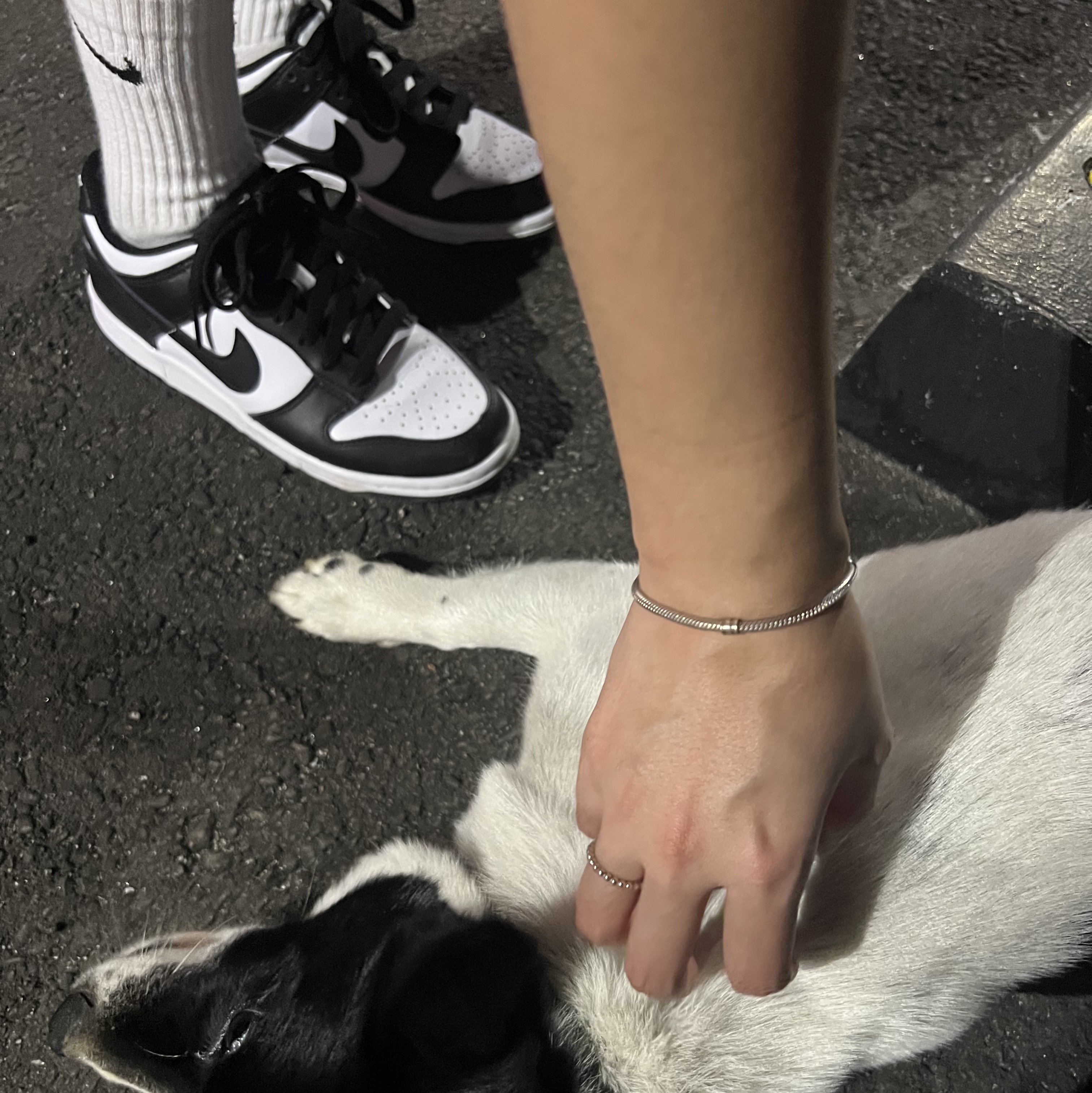 COS Quilted Oversized Shoulder Bag Off White Light Beige, (W) Nike Dunk Low Black 착용 스타일 - 3