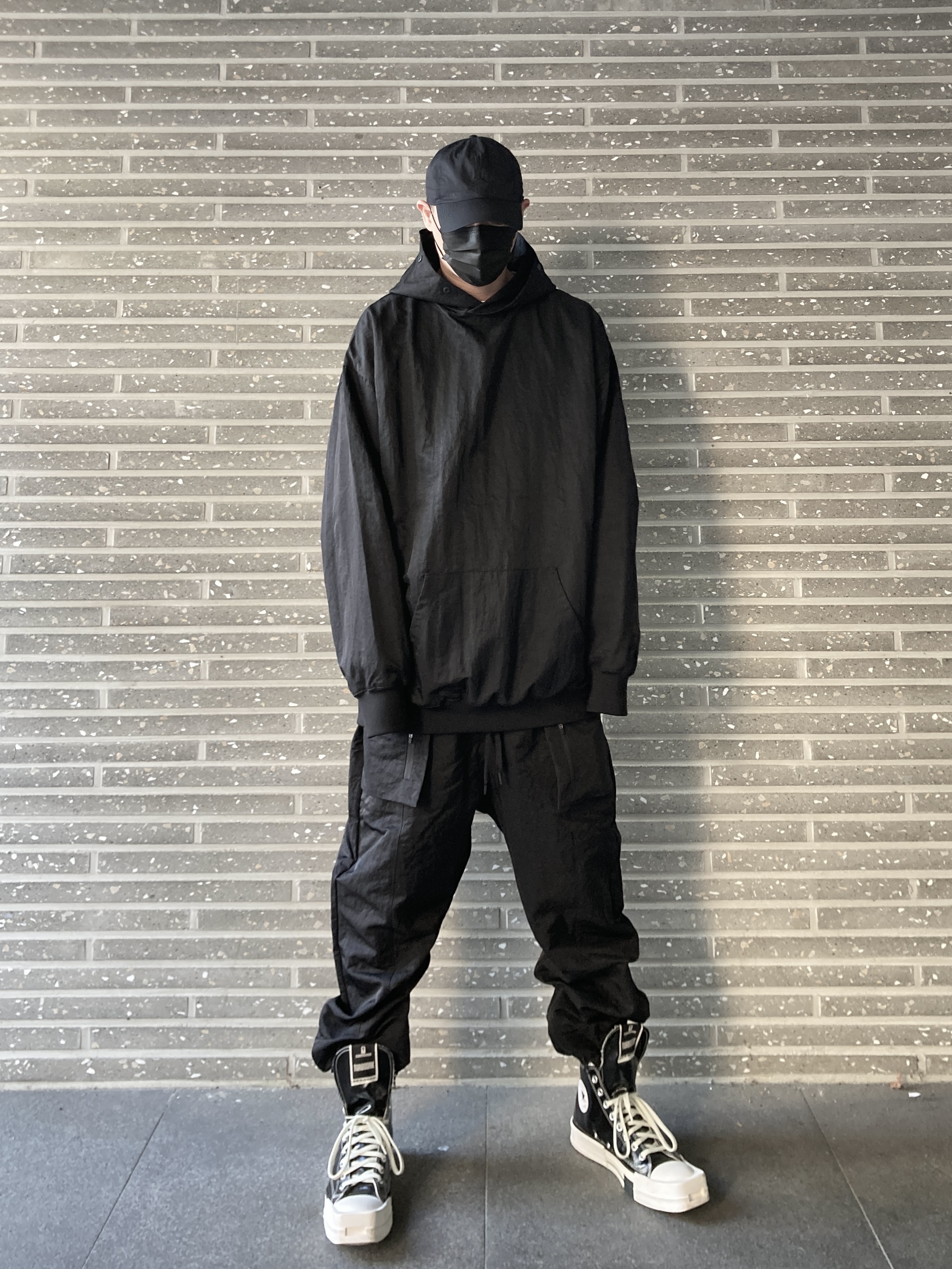 Converse x Drkshdw Turbodrk Chuck 70 Hi Black Lacquered Denim 착용 스타일 - 3