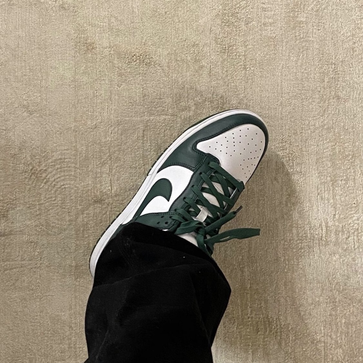 (W) Nike Dunk Low Vintage Green 착용 스타일