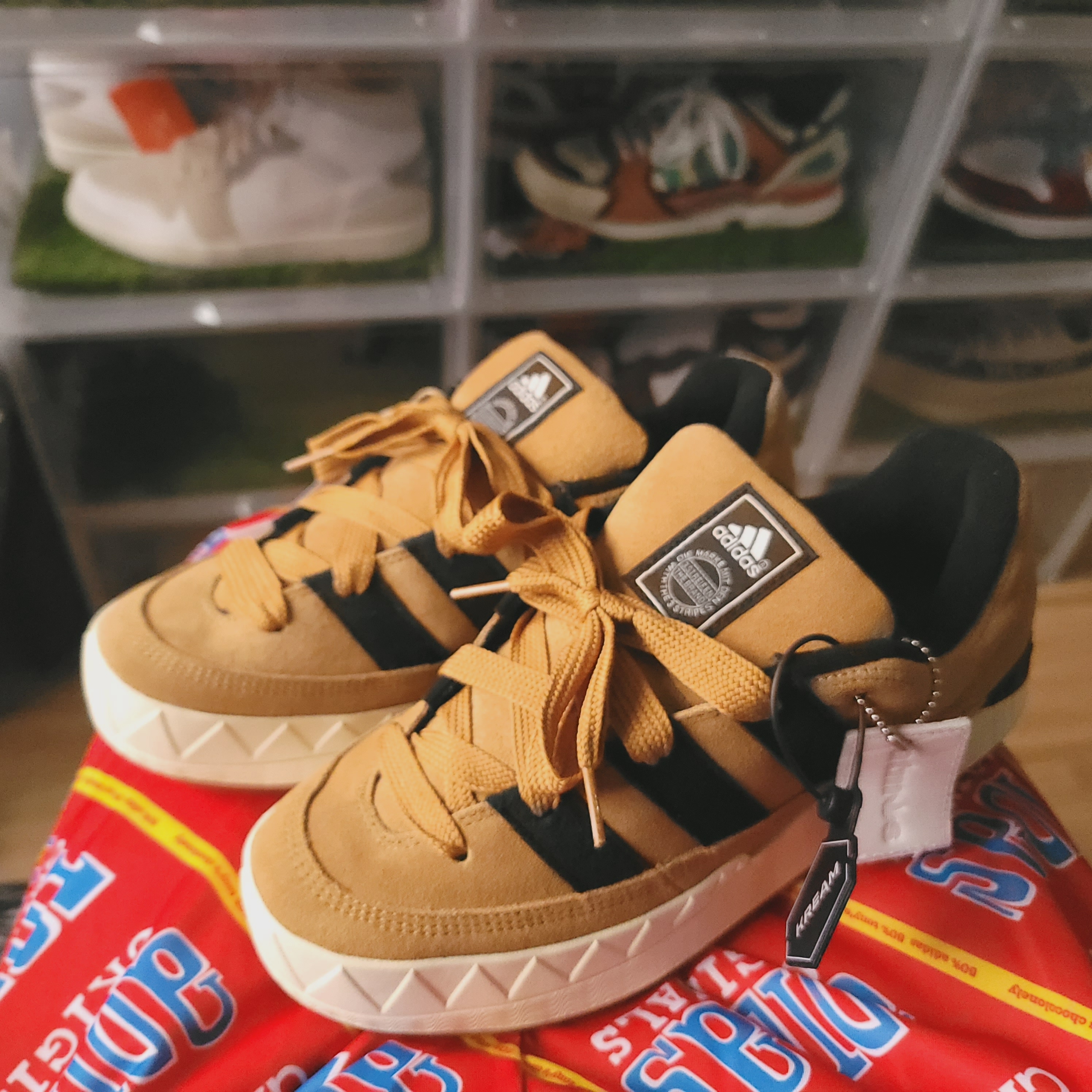 Adidas x Atmos Adimatic OG Shoebox 착용 스타일 - 1