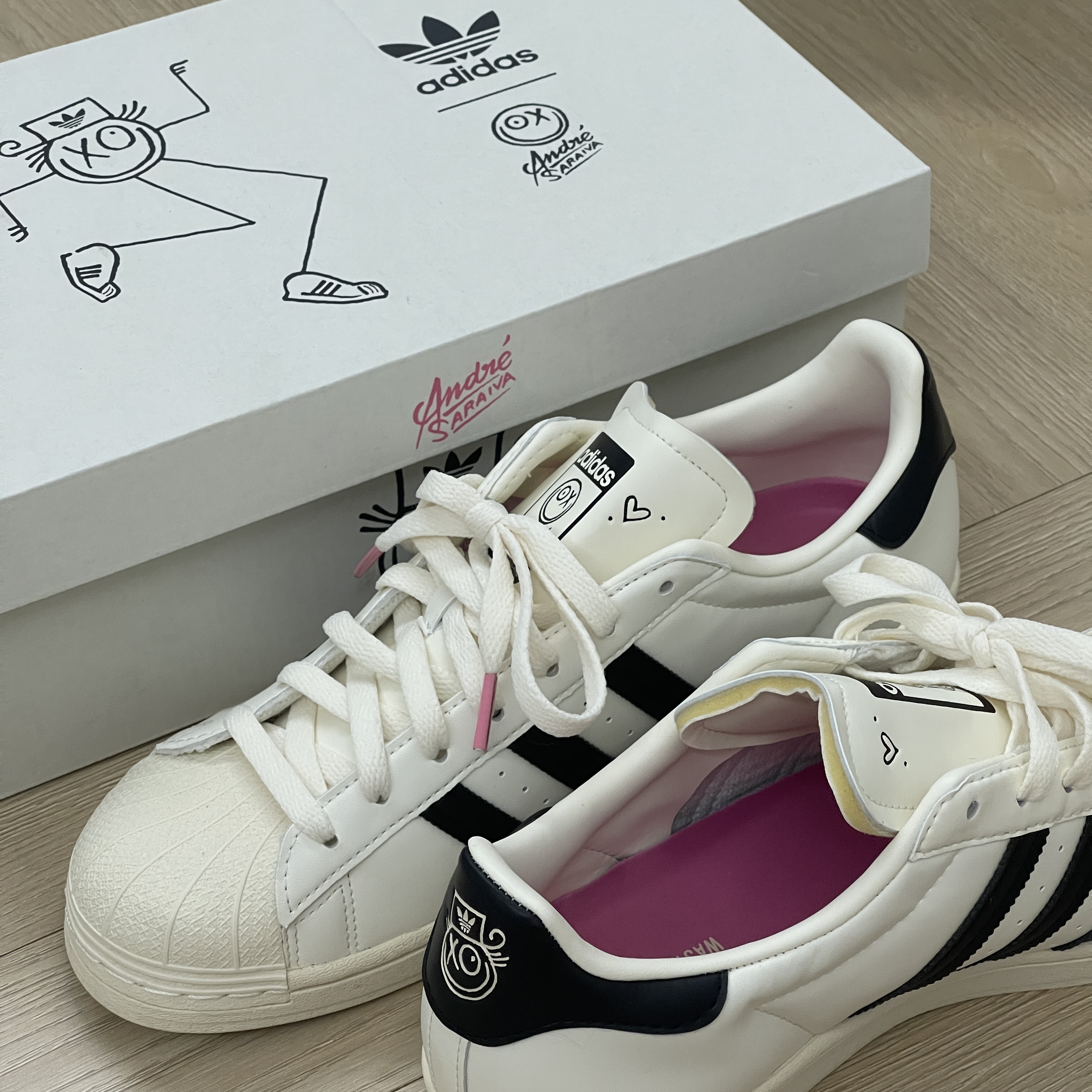Adidas x Andre Saraiva Superstar Cream White Core Black 착용 스타일