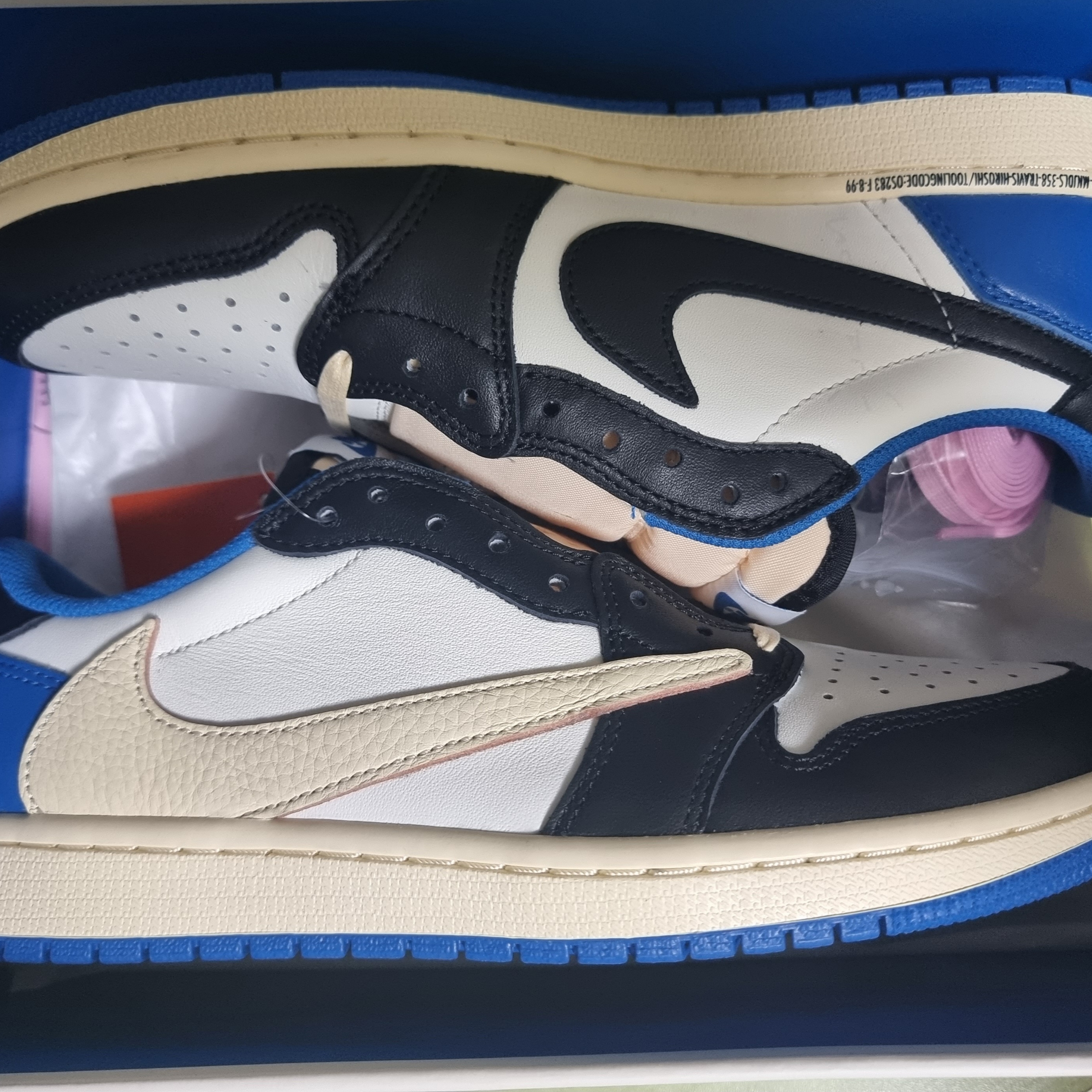 Jordan 1 x Travis Scott x Fragment Retro Low OG SP Military Blue 착용 스타일
