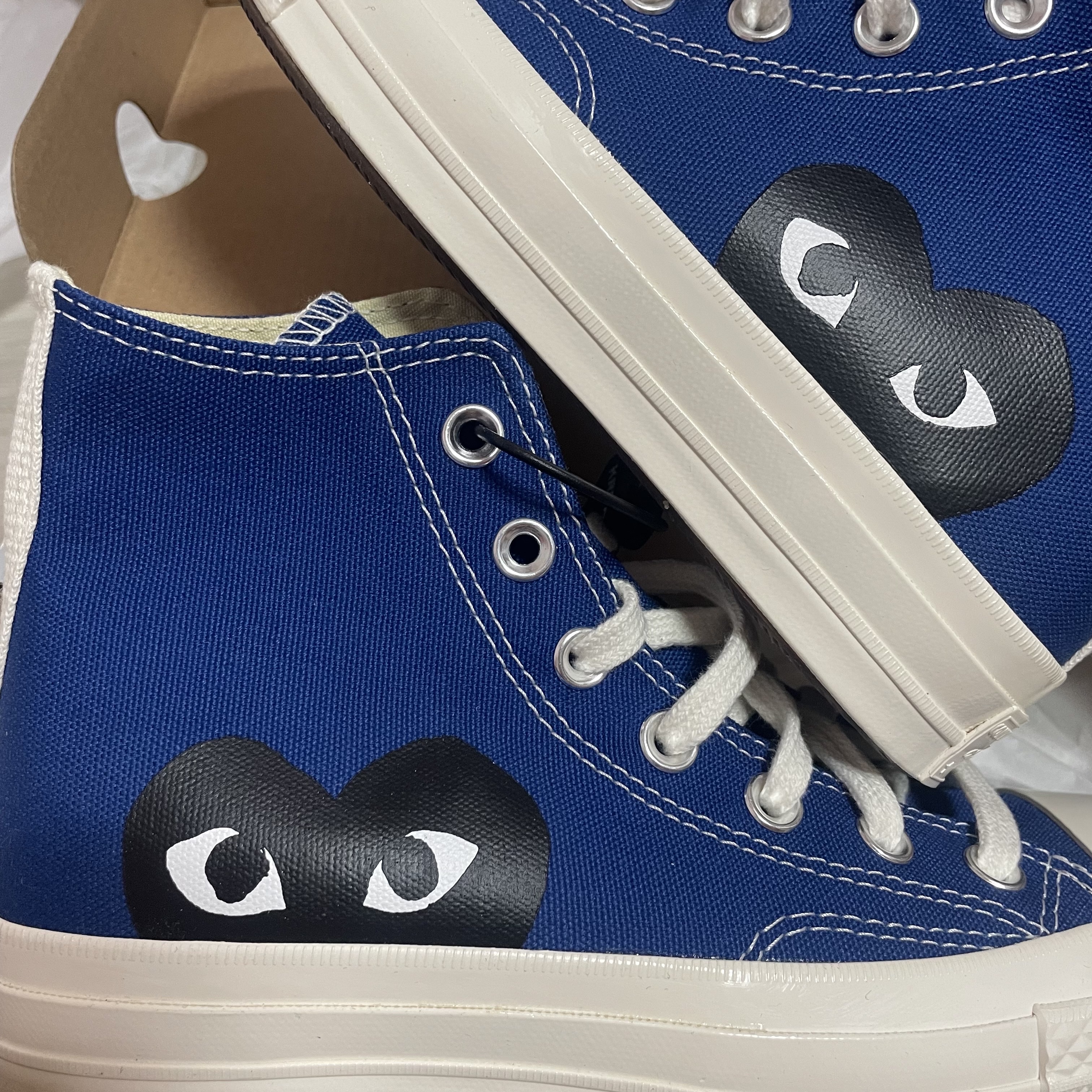 Converse x Play Comme des Garcons Chuck 70 Hi Blue Quartz 착용 스타일 - 1