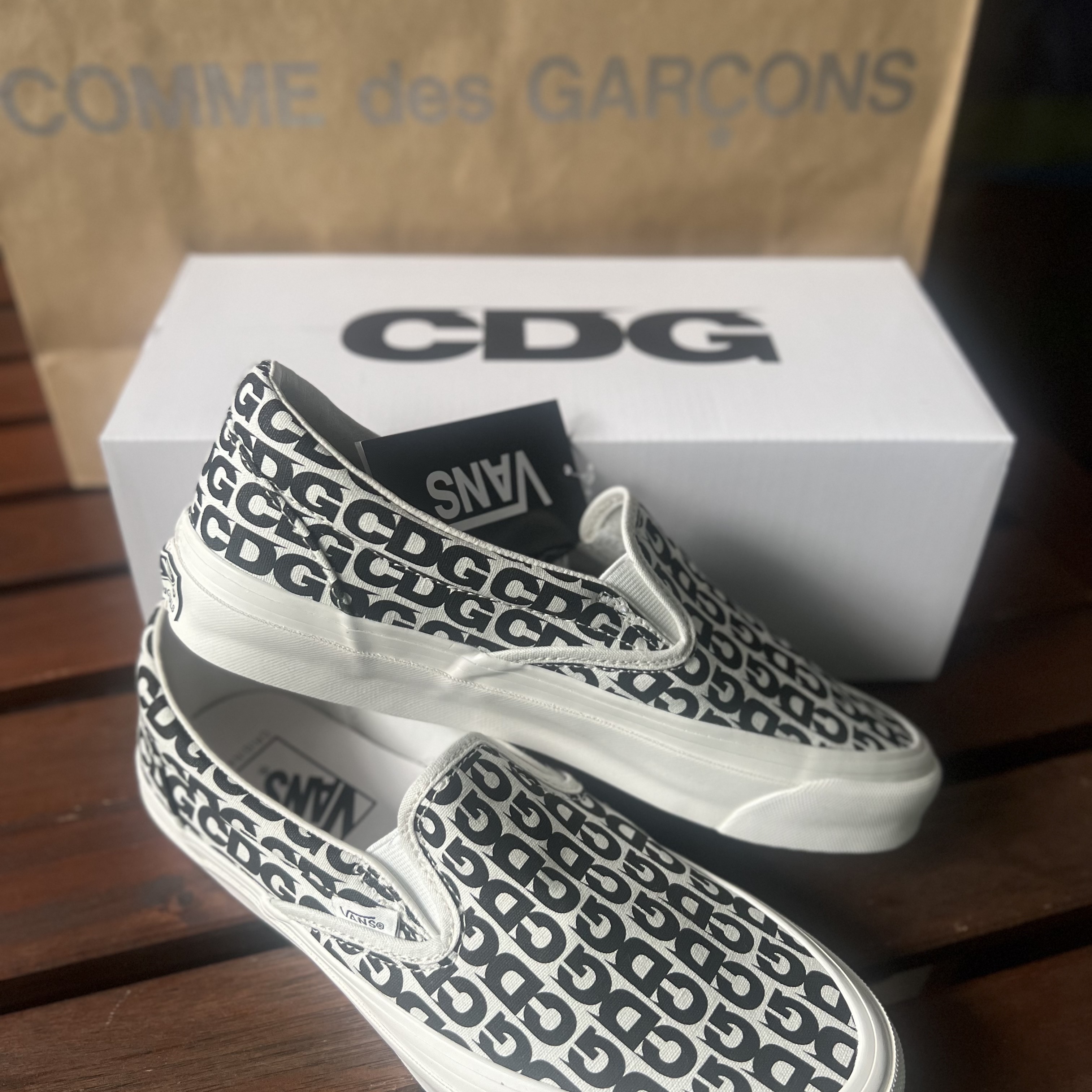 Vans Vault x CDG Slip-On LX White 착용 스타일 - 1
