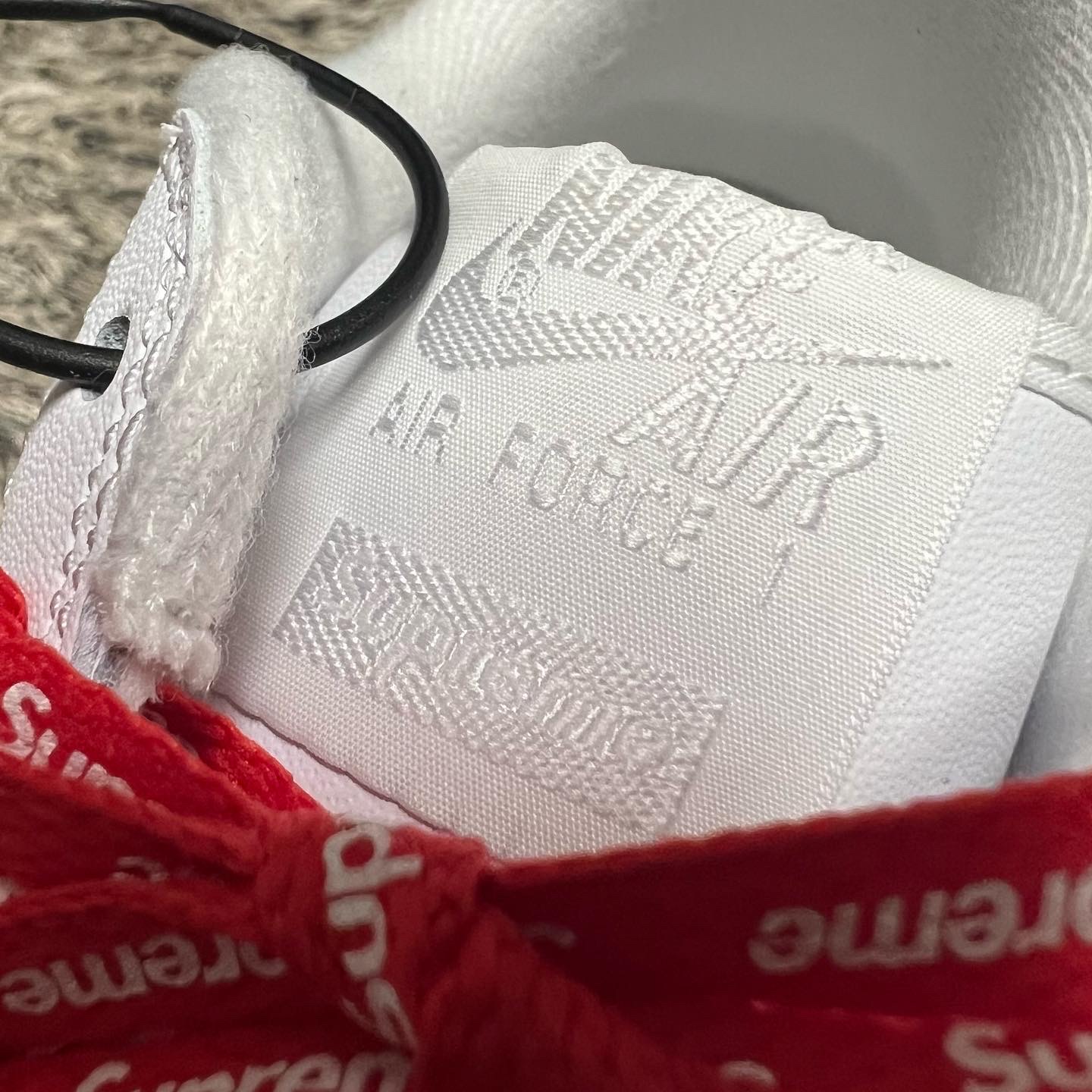 Nike x Supreme Air Force 1 Low White 착용 스타일 - 4