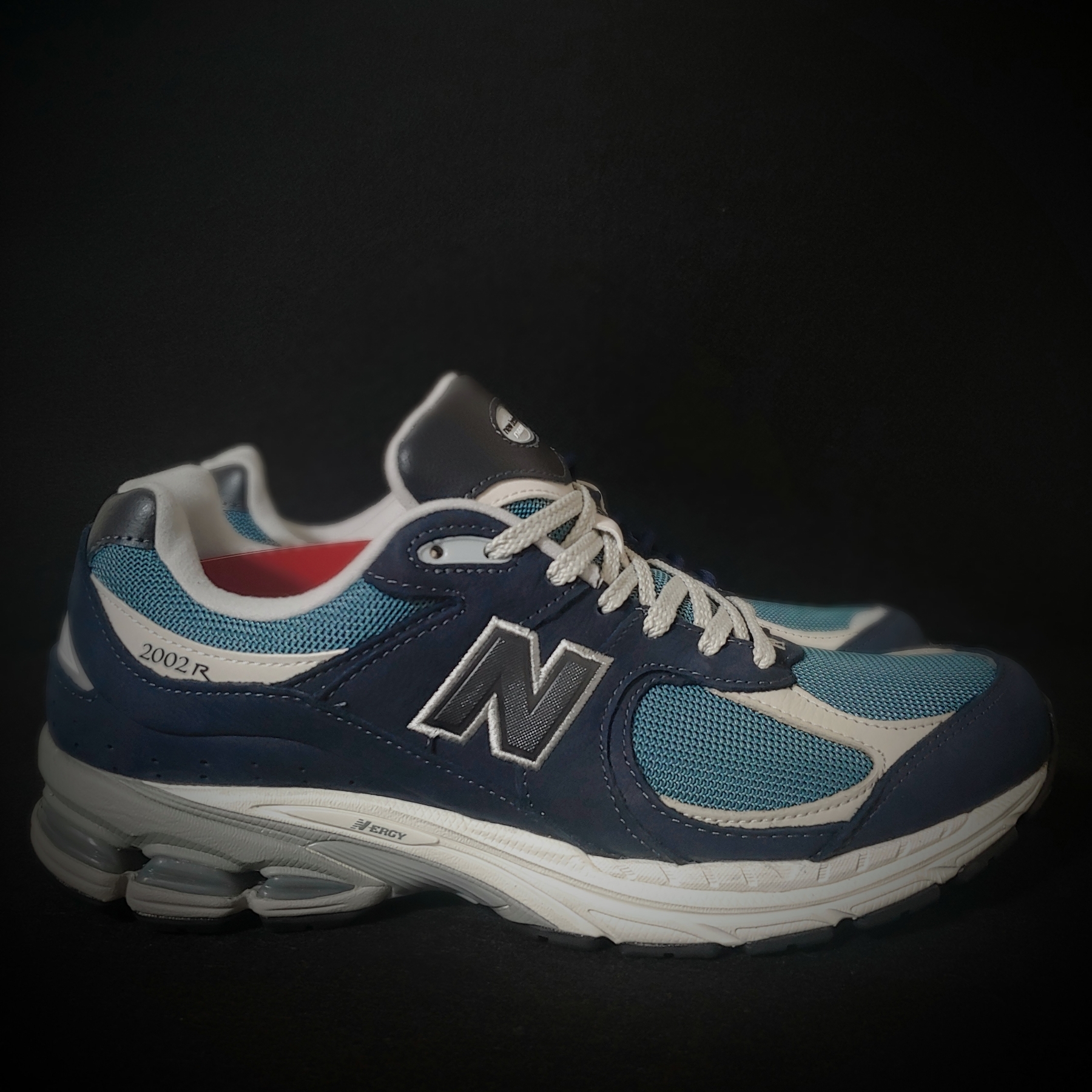 New Balance 2002R Dark Navy 착용 스타일 - 4