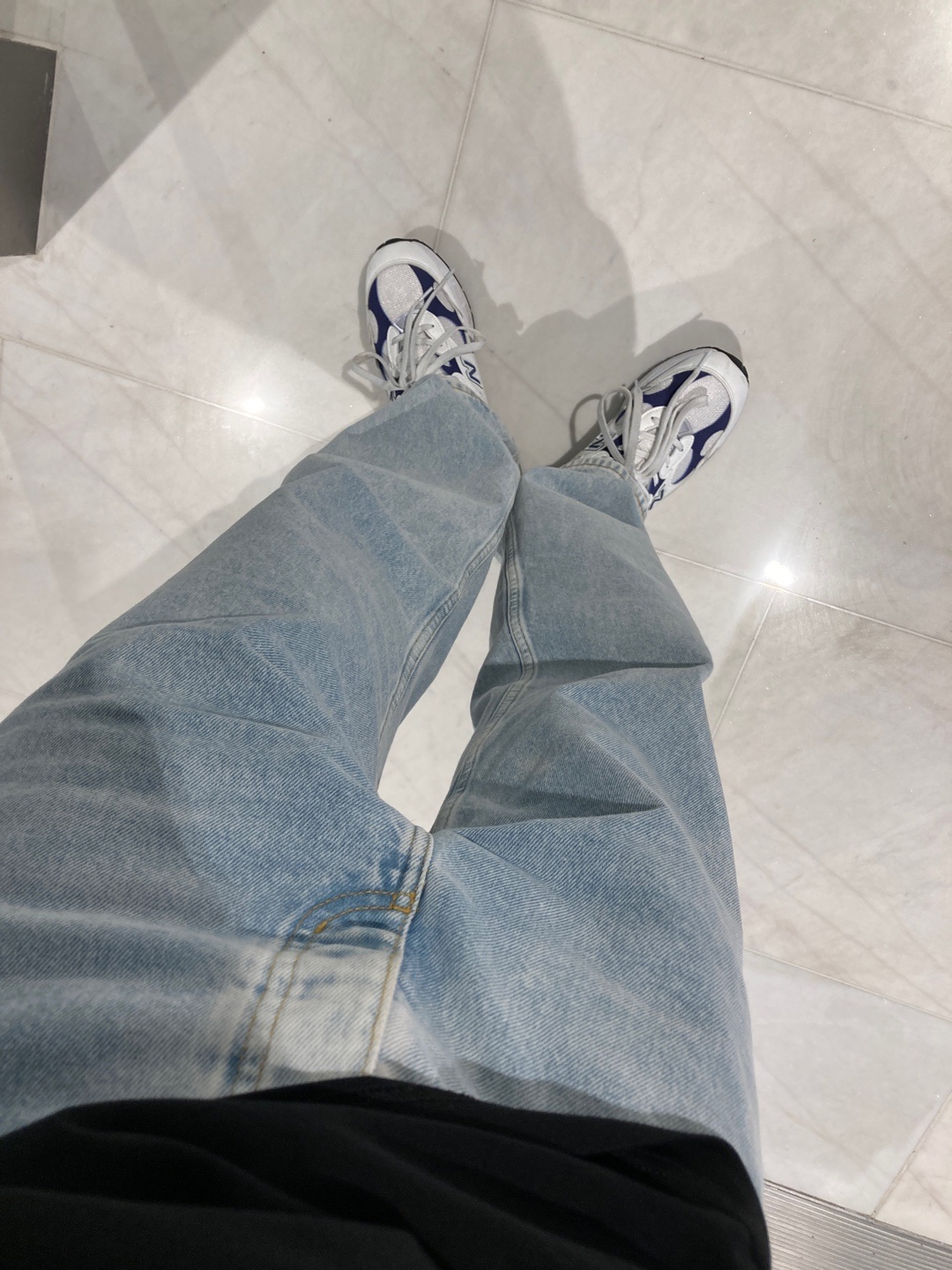 New Balance 992 Made in USA White Navy 착용 스타일