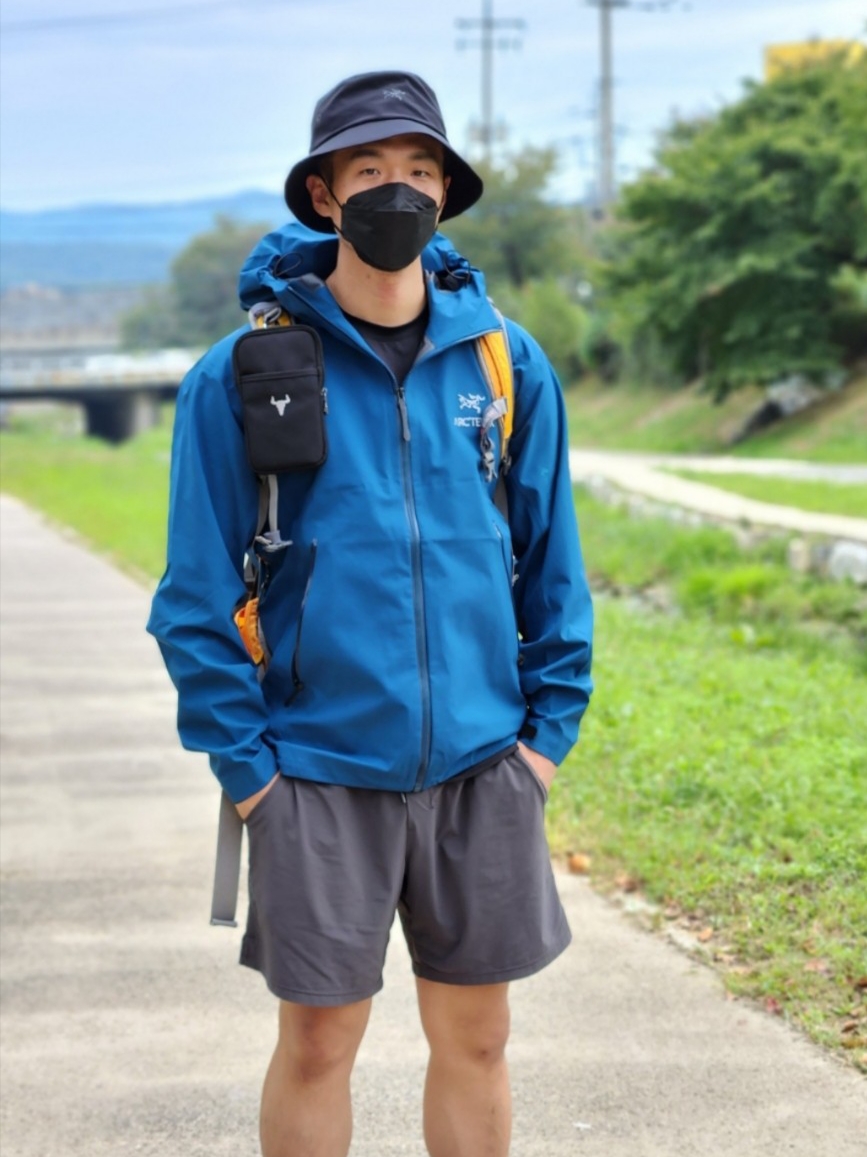 Arc'teryx Beta LT Jacket Timelapse, Arc'teryx Sinsolo Hat Black 착용 스타일 - 4
