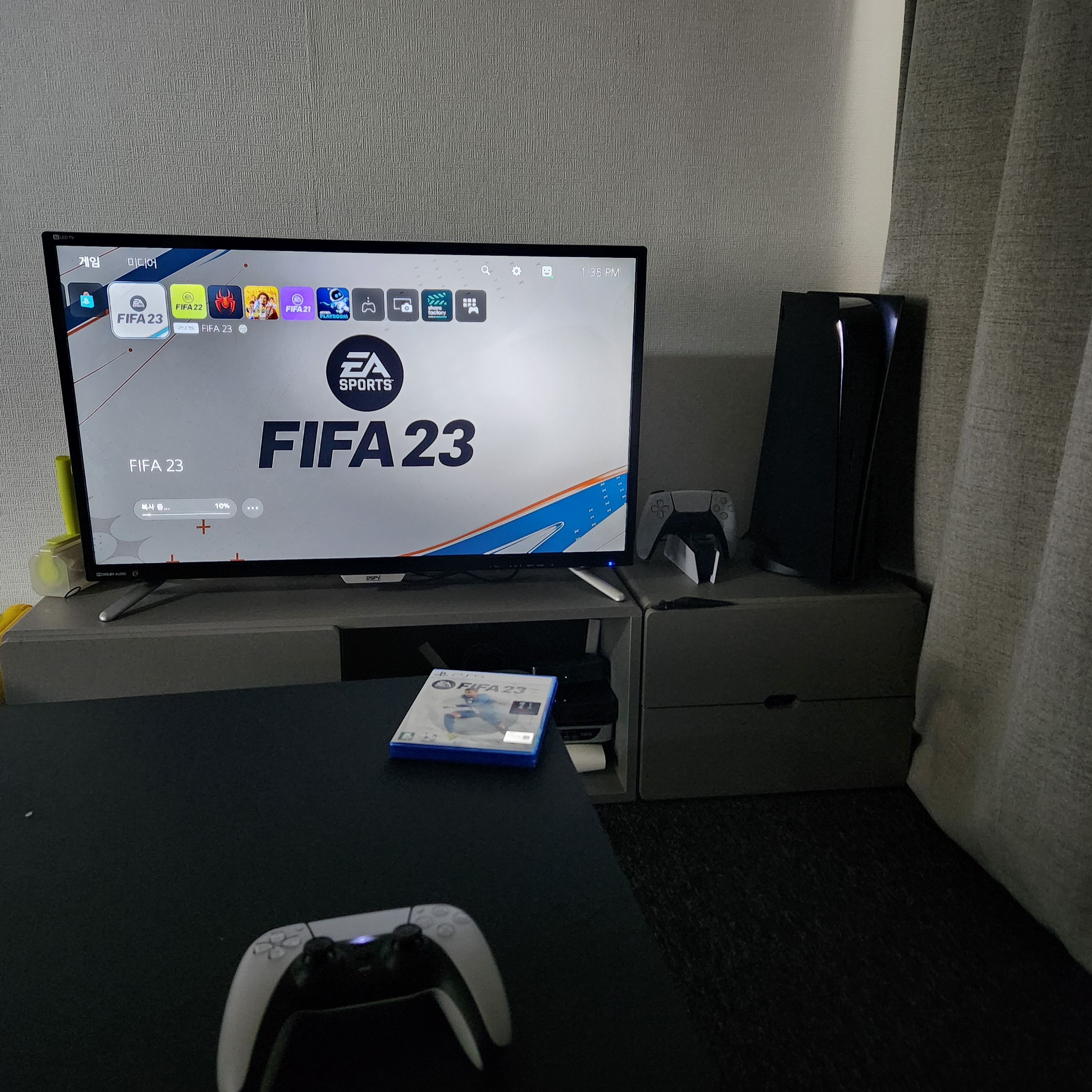 Playstation 5 Blu-ray Edition (SIEK 220V), Playstation 5 DualSense Charging Station White (Korean Ver.) 착용 스타일