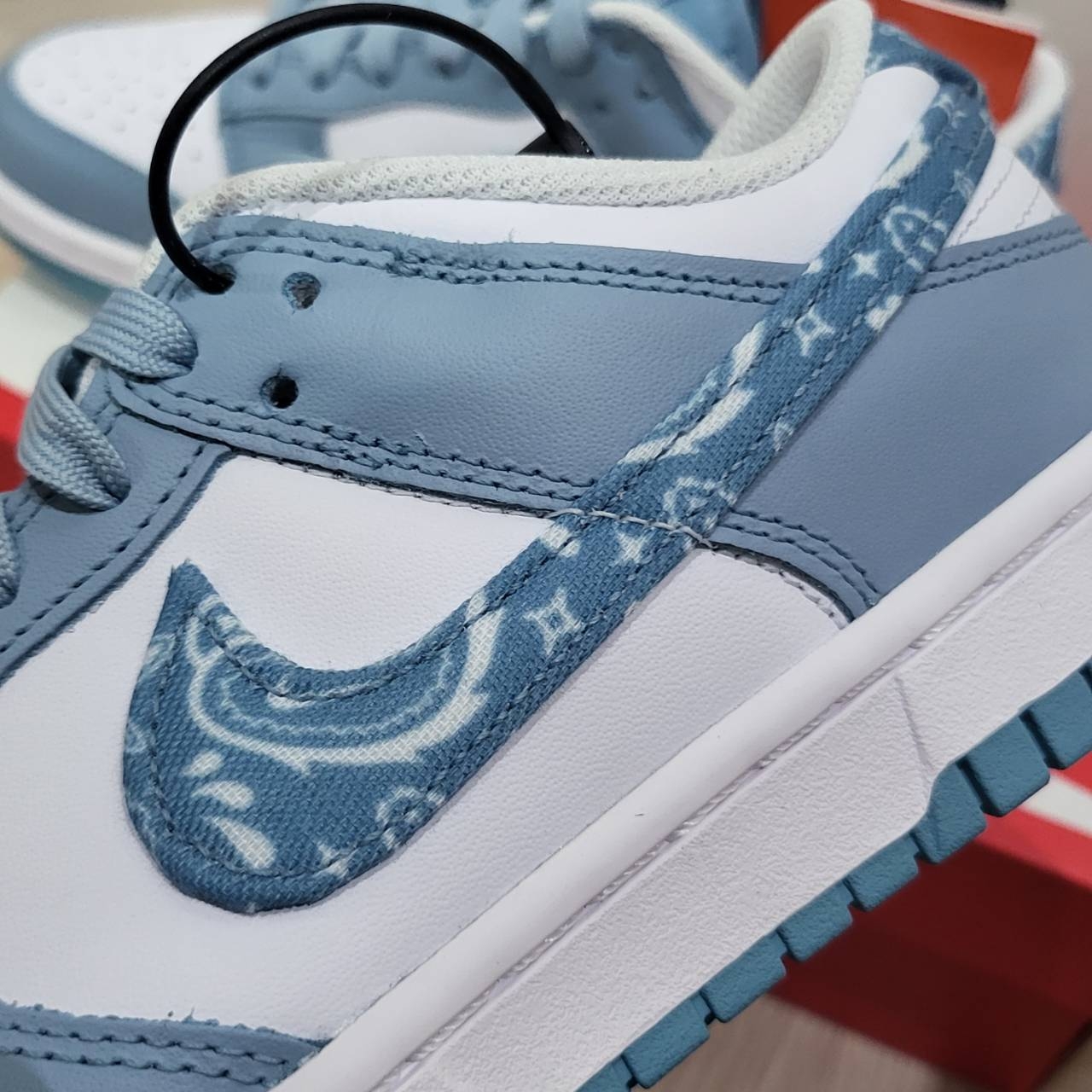 (W) Nike Dunk Low Essential Blue Paisley 착용 스타일 - 3