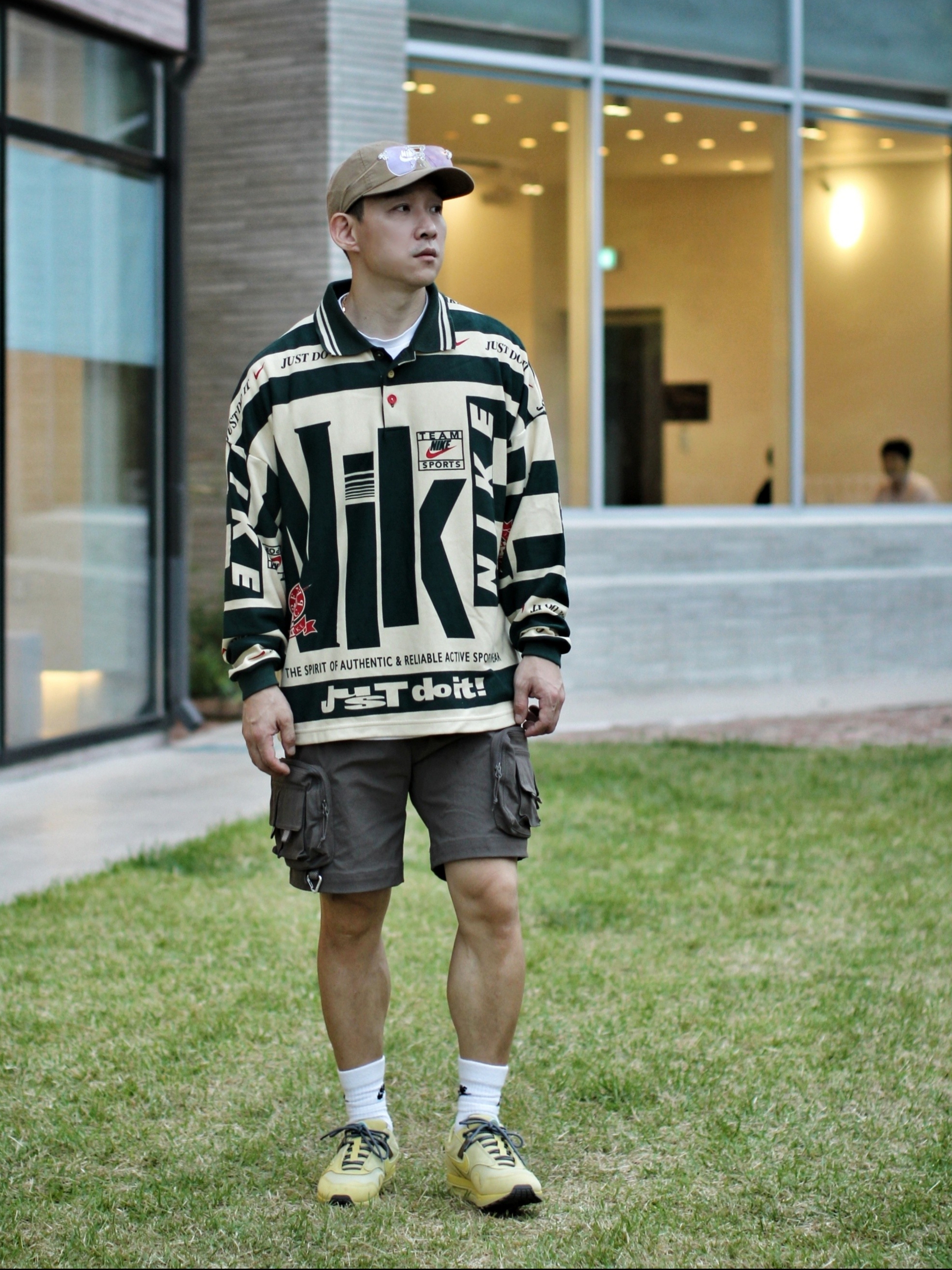 Nike Heritage 86 Futura Washed Cap Dark Driftwood, Nike x Cactus Plant Flea Market Long Sleeve Polo Natural - Asia 착용 스타일 - 1