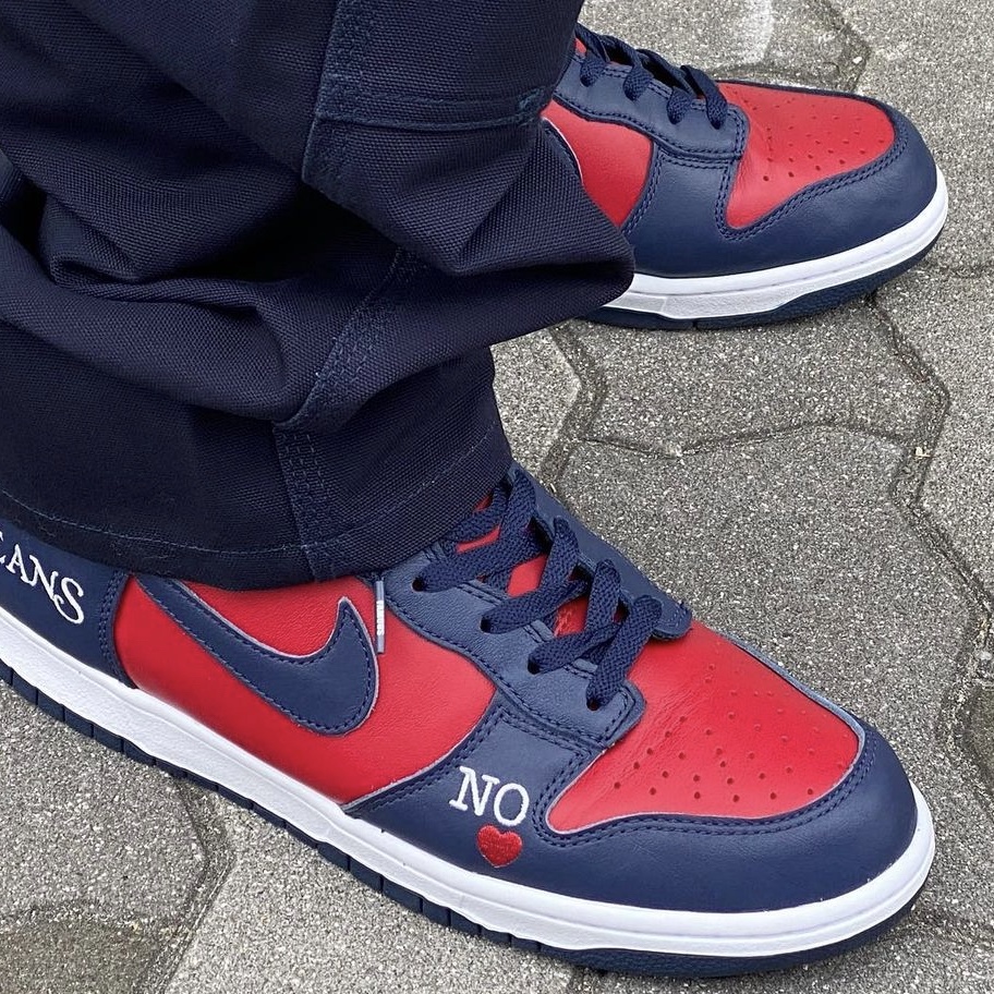 Nike x Supreme SB Dunk High OG QS By Any Means Varsity Red Midnight Navy 착용 스타일 - 1