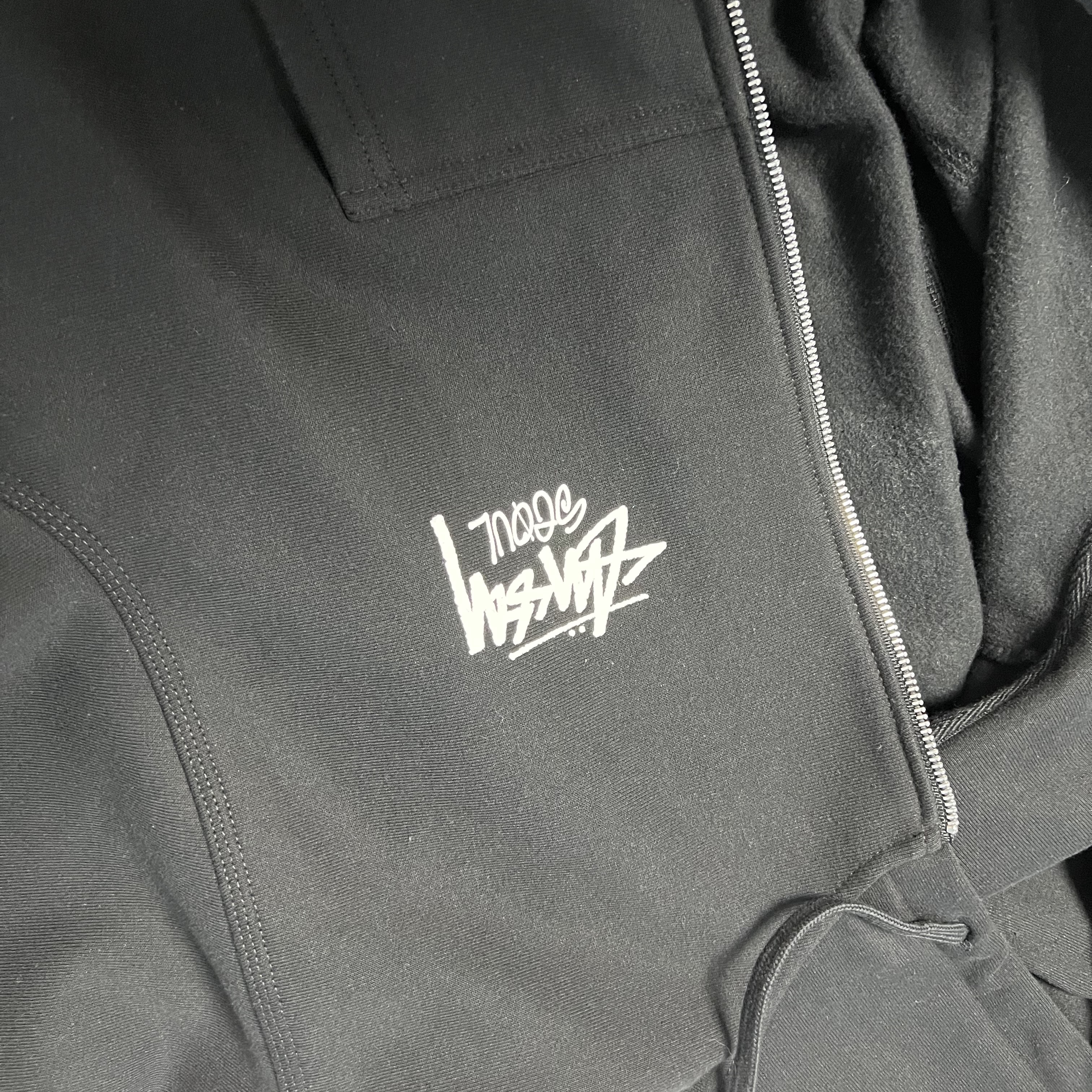 Stussy Stock Seoul Zip Hood Black 2022 착용 스타일 - 3
