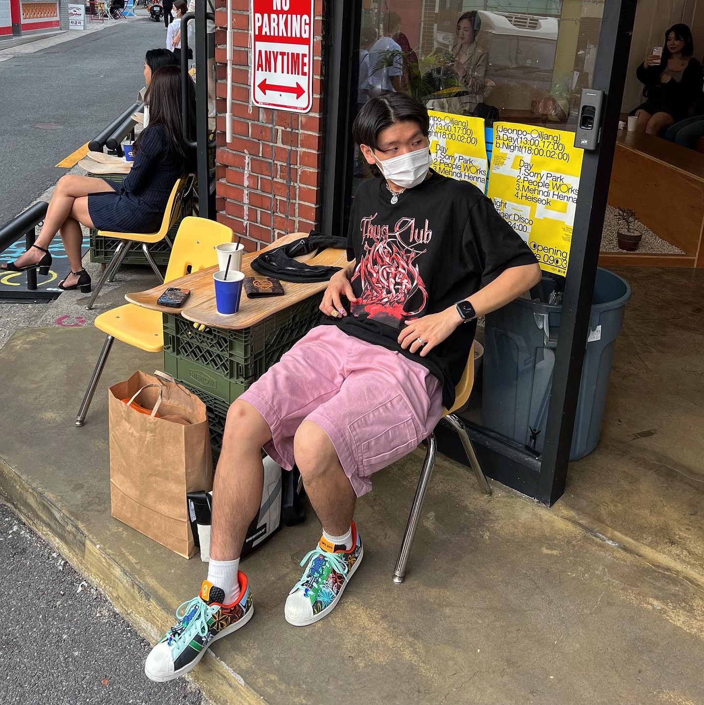 Adidas x Sean Wotherspoon Superstar Superearth Black, Louis Vuitton x Nigo Multiple Wallet Marron 착용 스타일