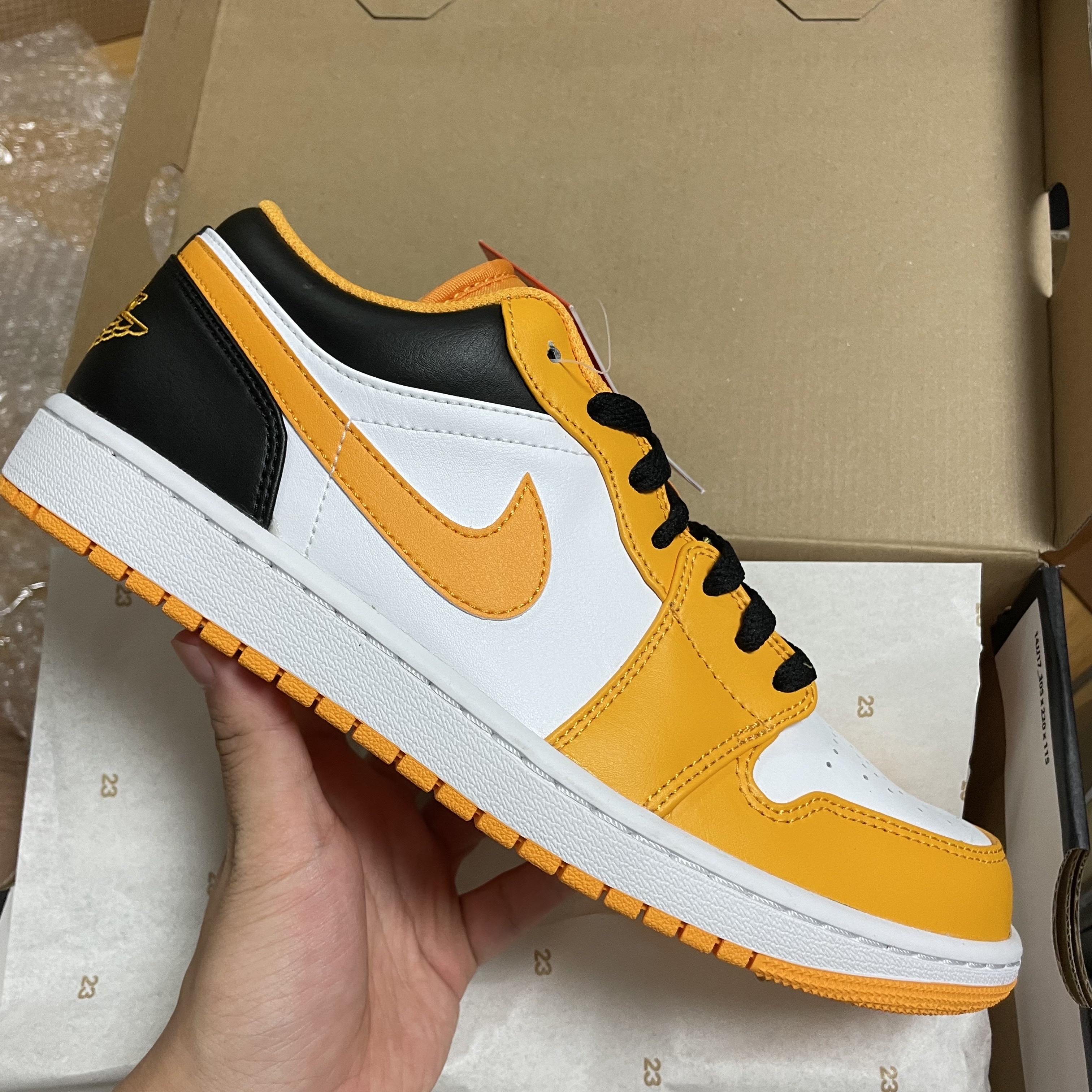 Jordan 1 Low Taxi 착용 스타일 - 1