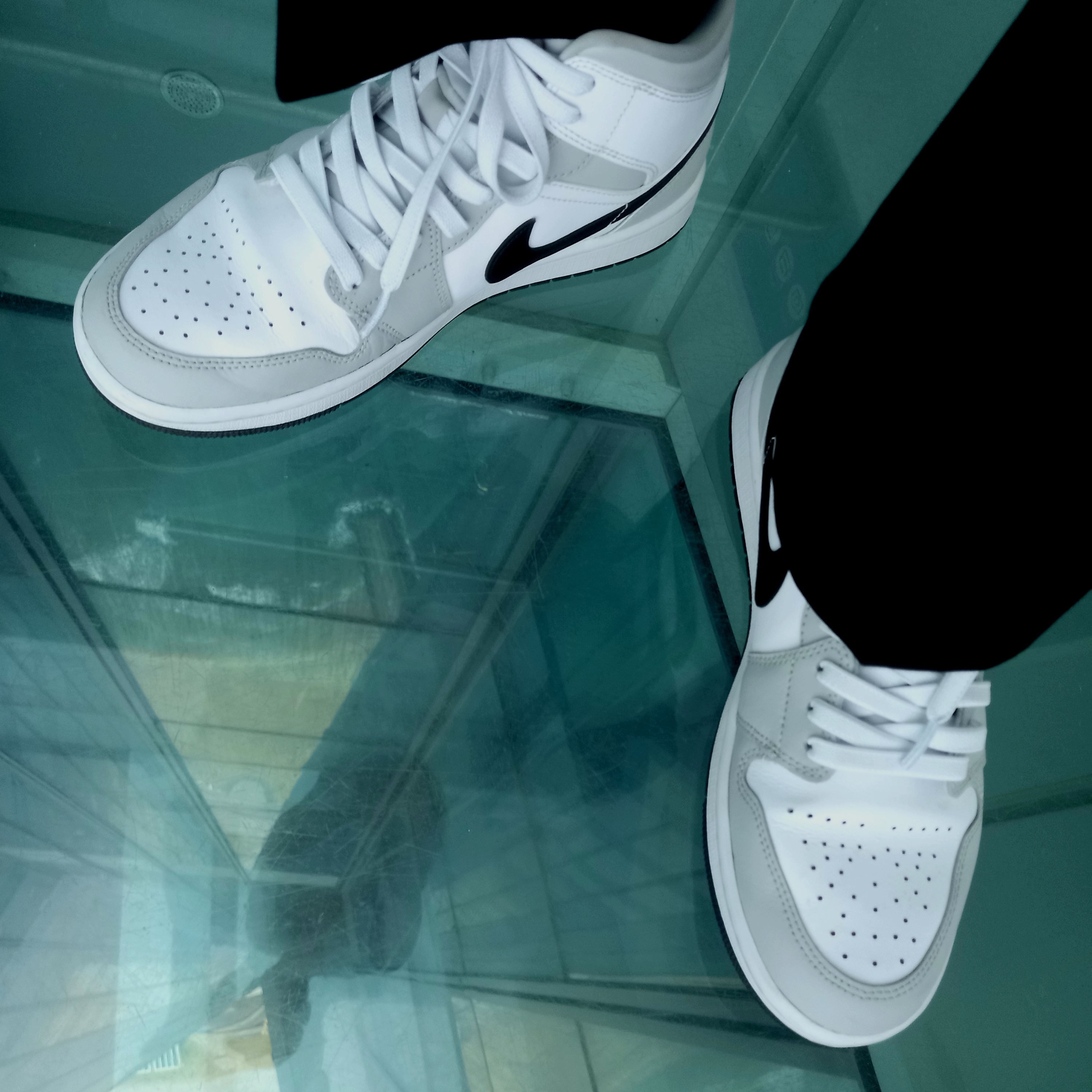 (W) Jordan 1 Mid Grey Fog 착용 스타일 - 2