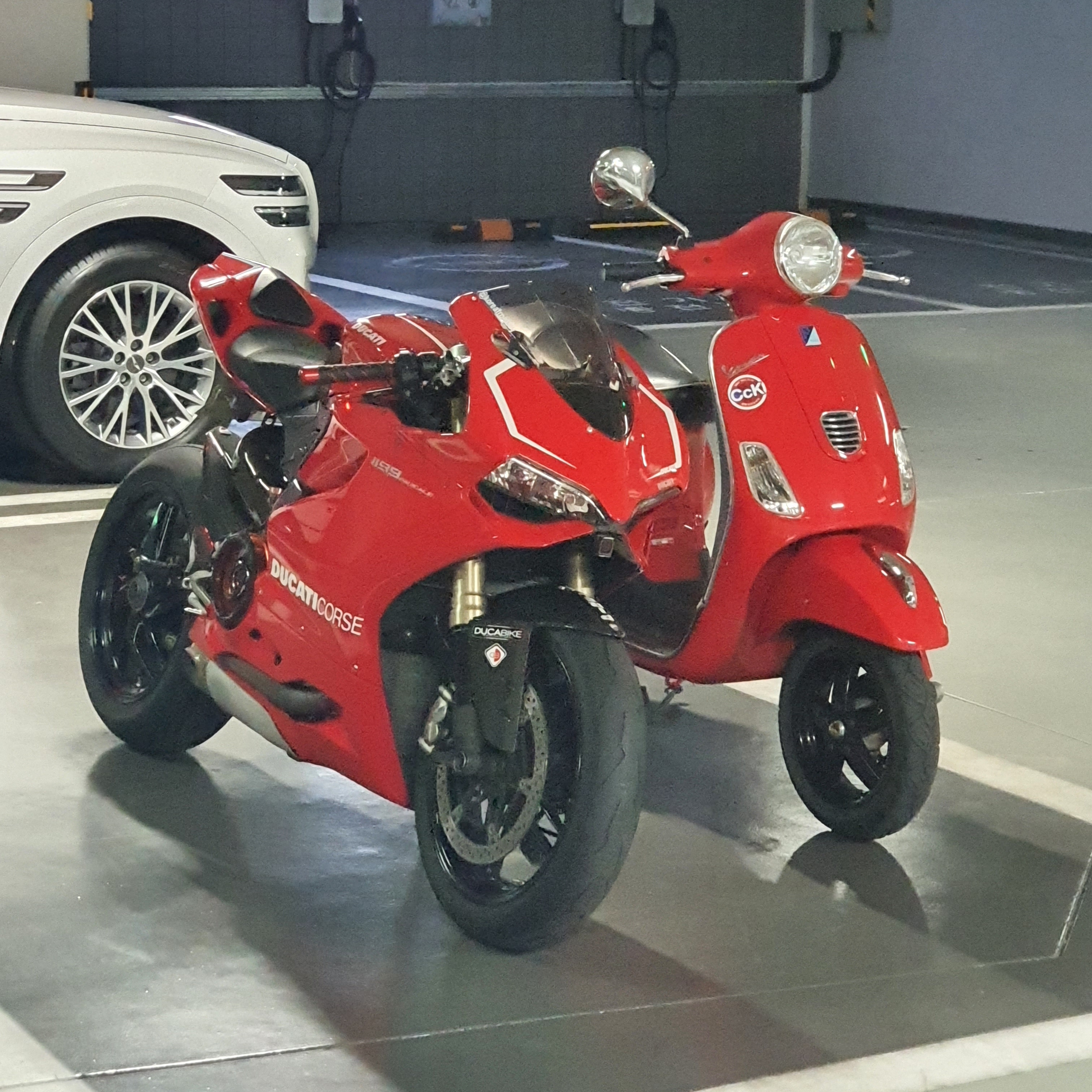 Lego Ducati Panigale V4 R, Lego Vespa 착용 스타일