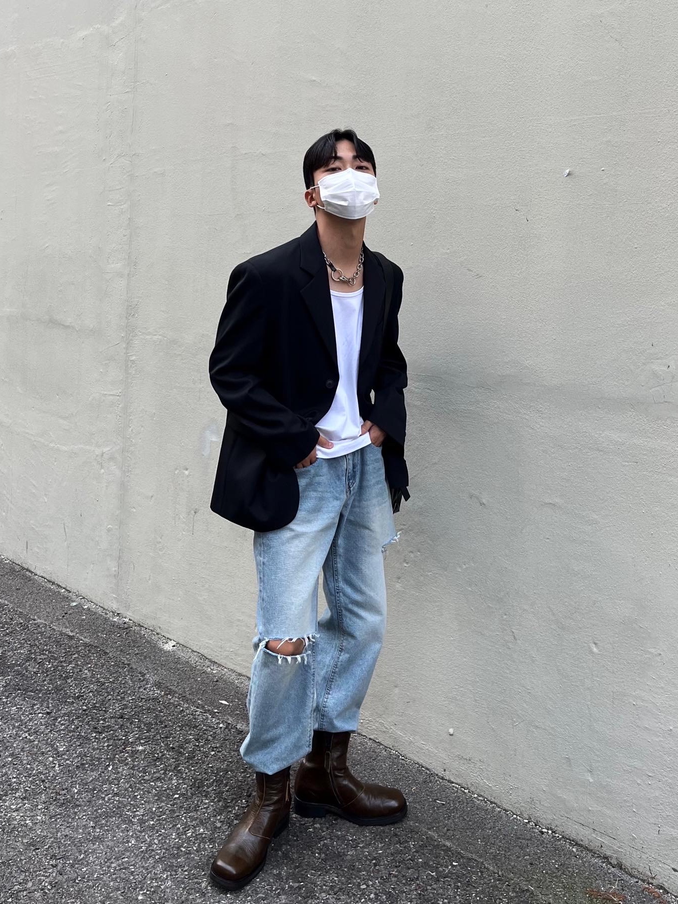Our Legacy Camion Boot Olive Leather, Our Legacy Ladon Brass Keychain Matte Nickel 착용 스타일 - 1