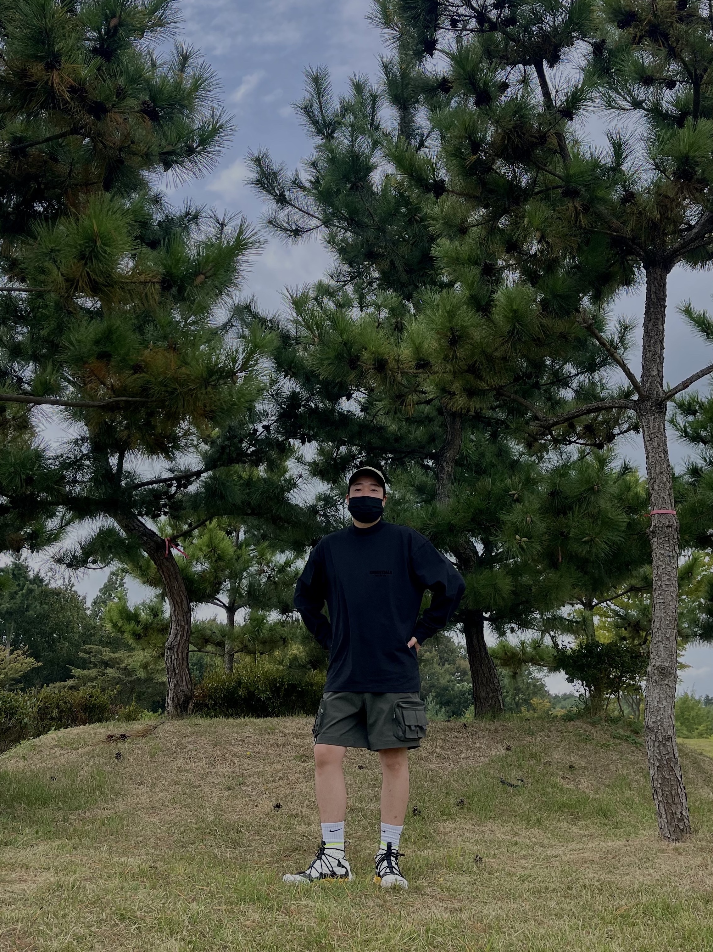 Essentials The Core Collection Long Sleeve T-Shirt Stretch Limo, Nike ACG Cargo Shorts Sequoia - Asia 착용 스타일 - 1