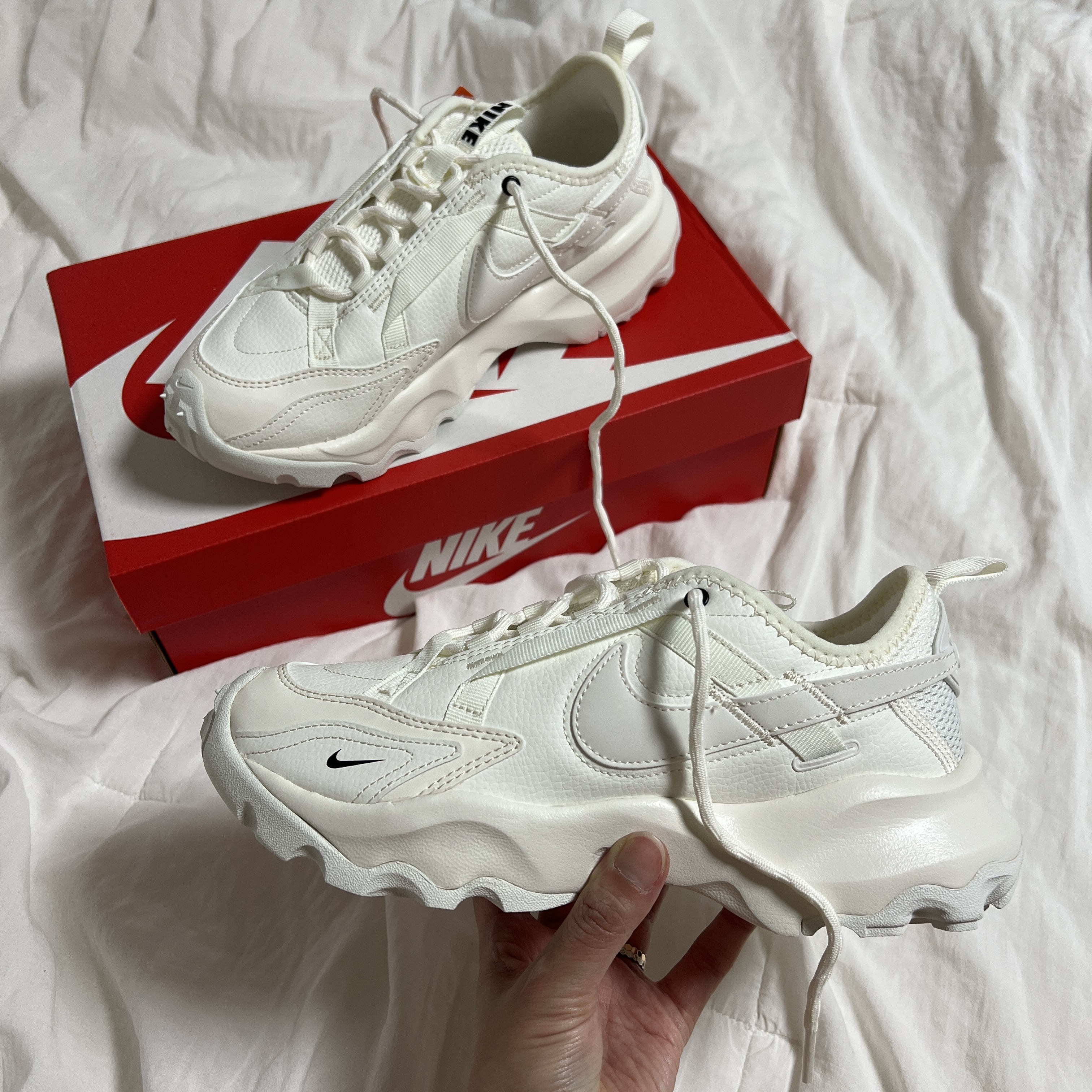 (W) Nike TC 7900 Summit White 착용 스타일 - 1