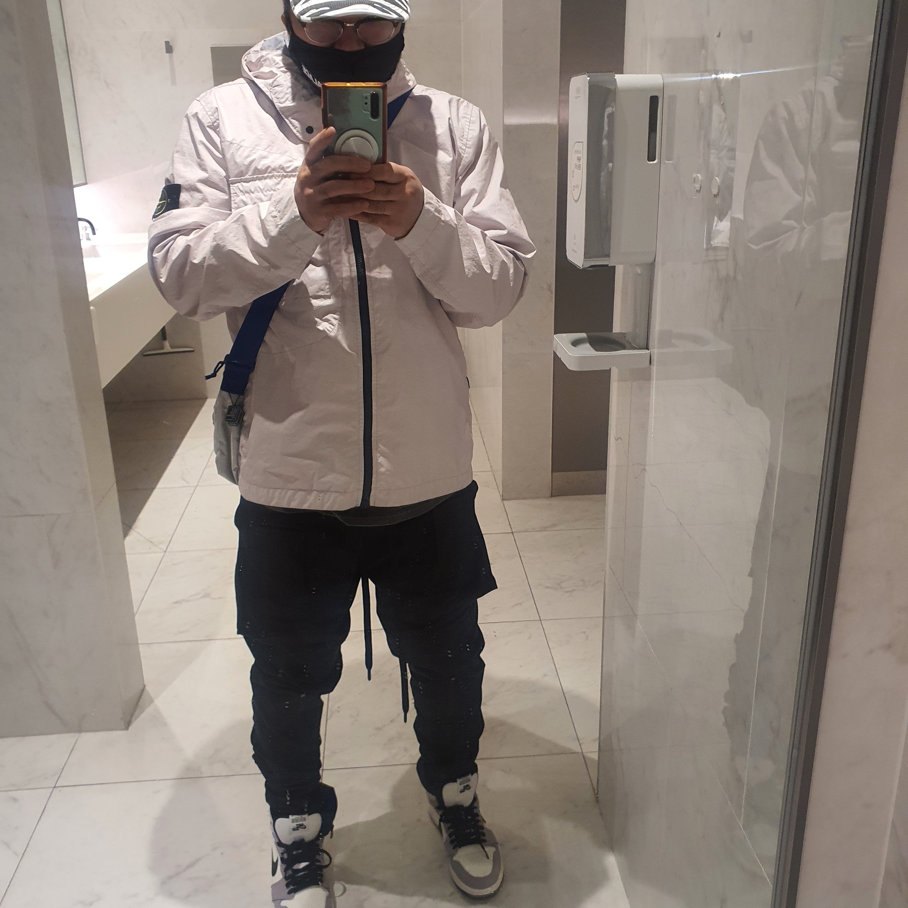 Stone Island 40223 Membrana 3L TC Garment Dyed Hooded Jacket Rose - 22SS, Jordan 1 Element Gore-Tex Sail 착용 스타일
