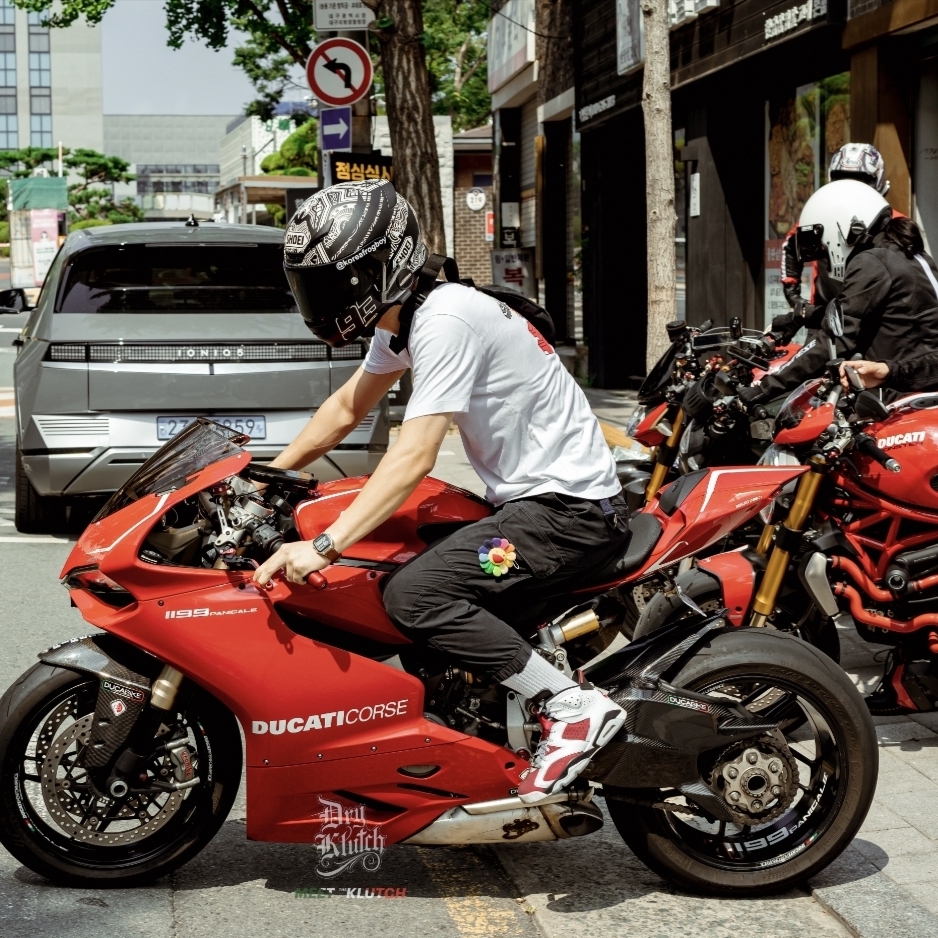 Jordan 6 Retro Carmine 2021, Lego Ducati Panigale V4 R 착용 스타일 - 1