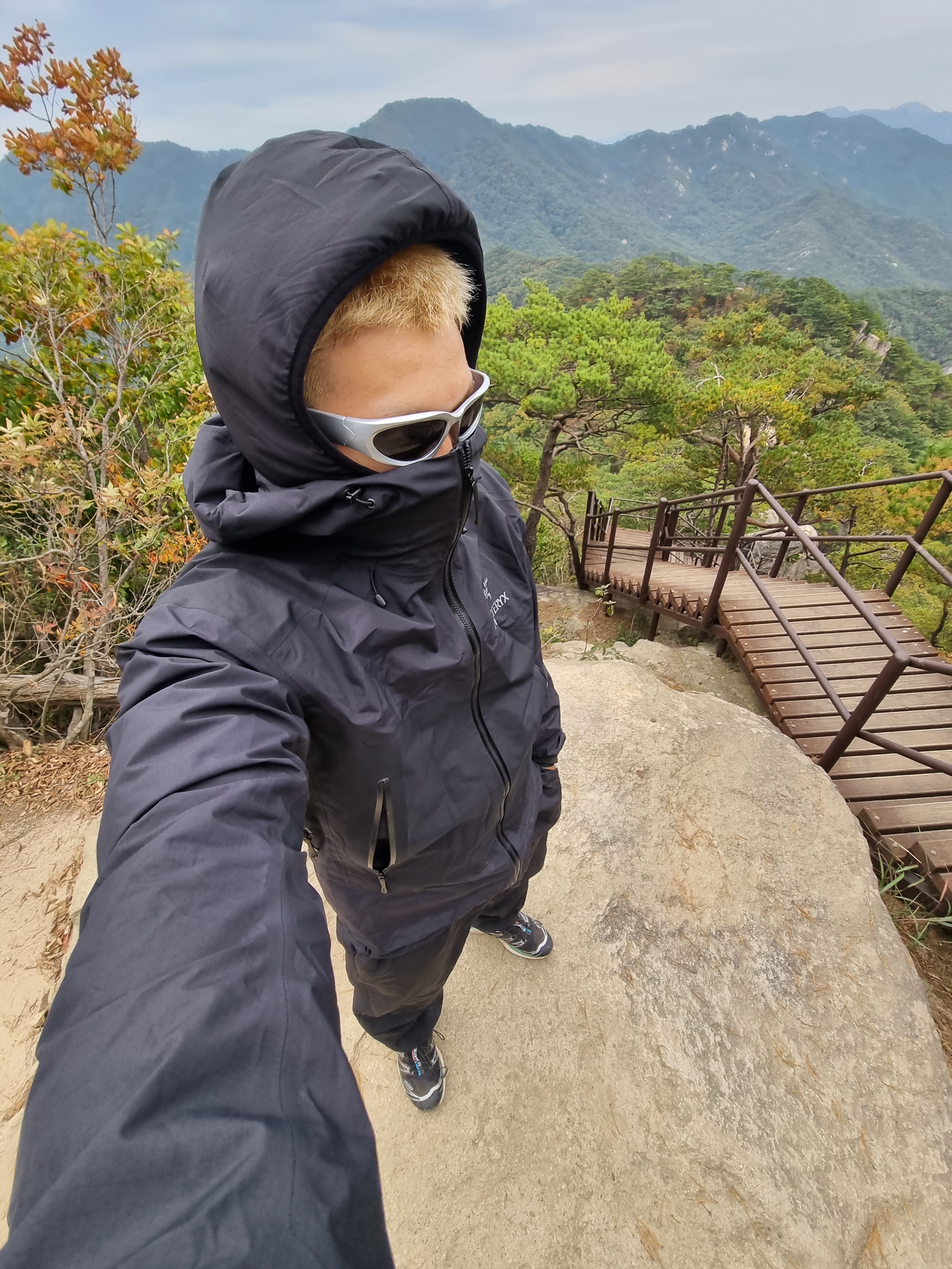 Arc'teryx Beta SL Hybrid Jacket Black, Salomon XT-6 Black Mint Leaf 착용 스타일 - 1
