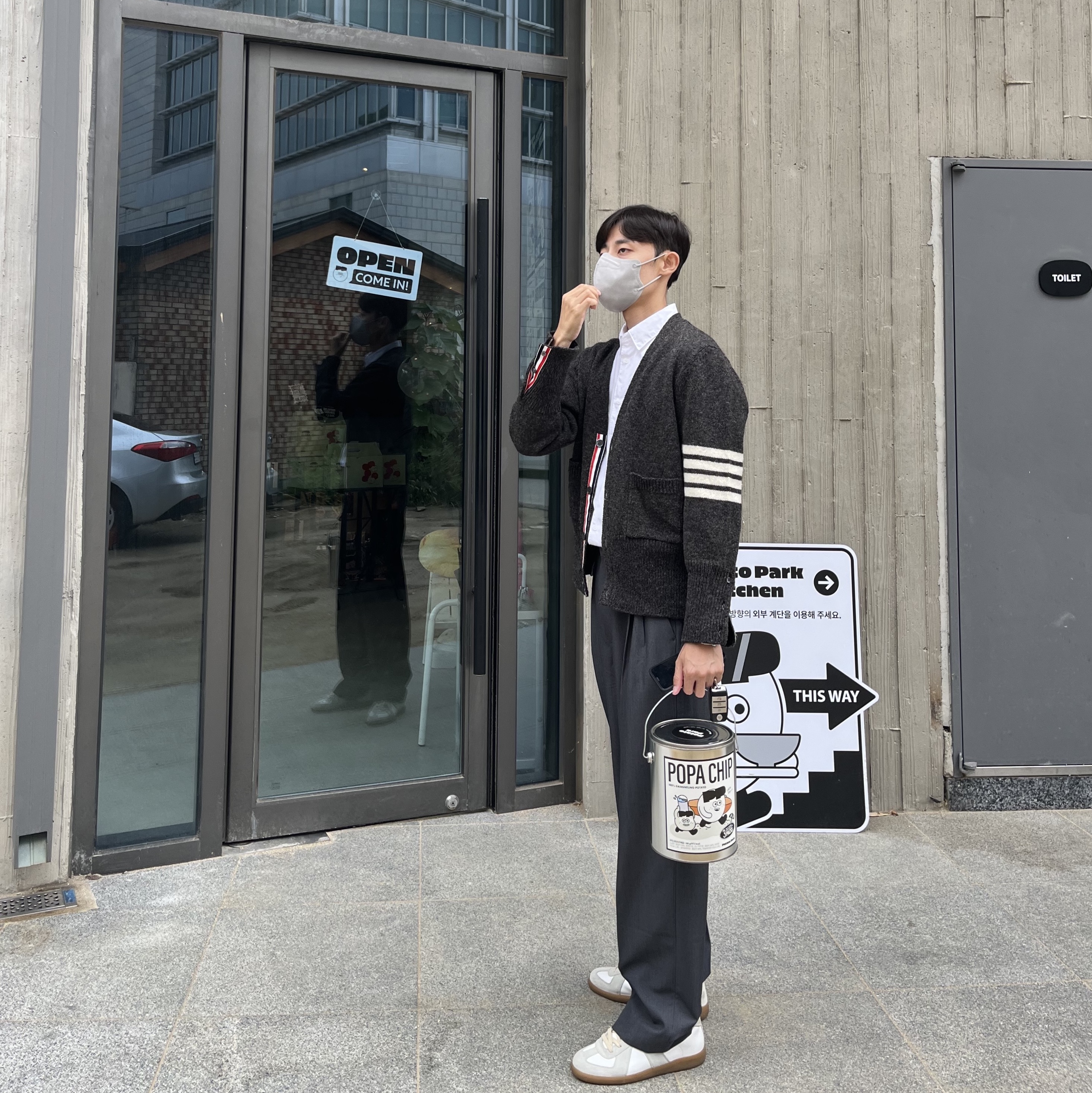 Thom Browne Shetland 4-Bar Classic Cardigan Dark Grey, Maison Margiela Calfskin Replica Sneakers 착용 스타일
